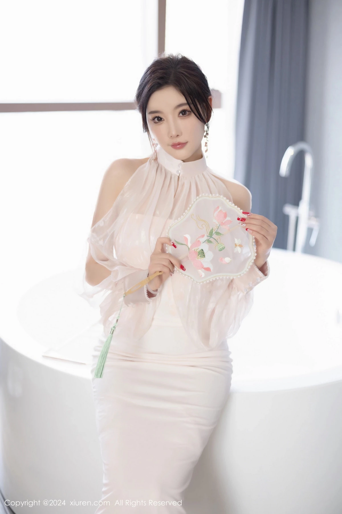 [[XiuRen秀人网]秀人网]No.8294_女神杨晨晨Yome浅粉色情趣内衣配浅粉丝袜秀完美身材诱惑写真80P