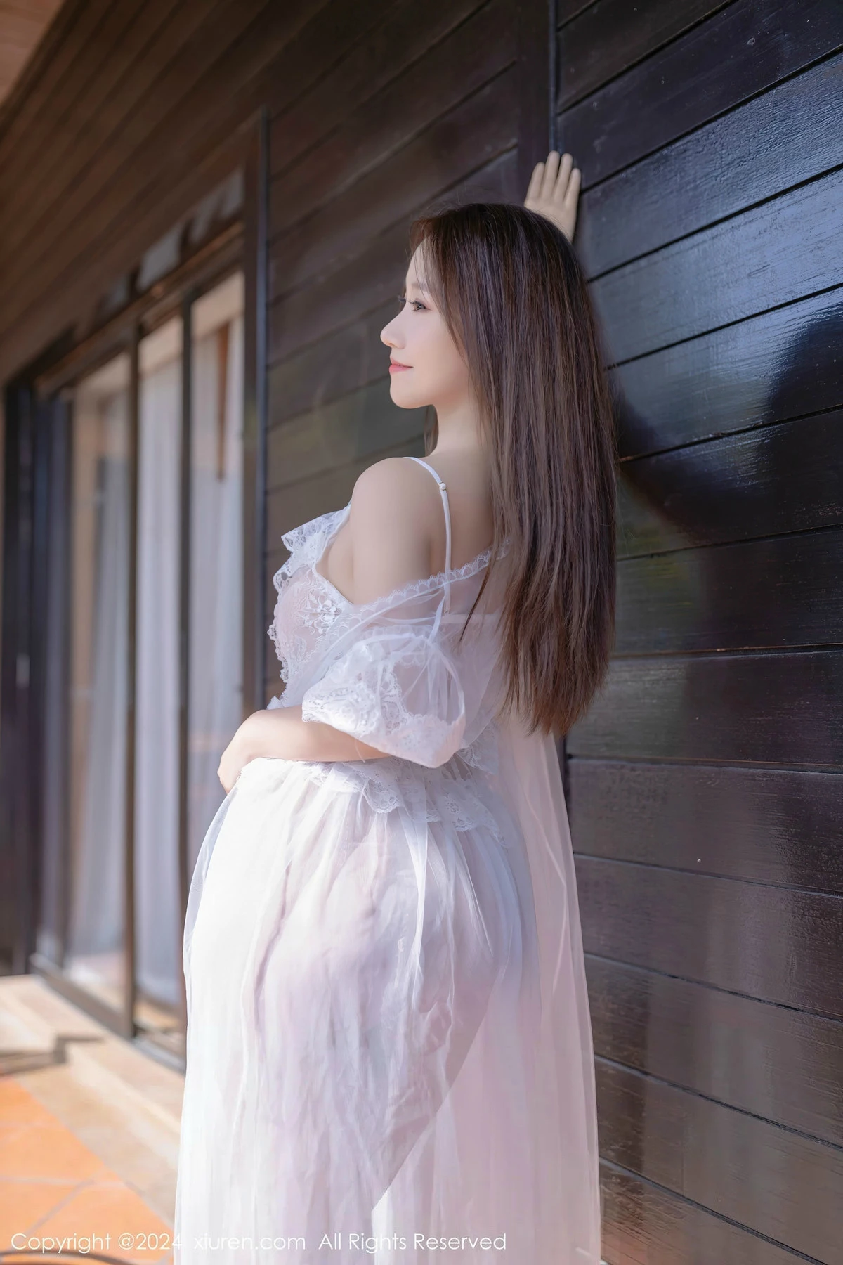 [[XiuRen秀人网]秀人网]No.8302_模特杏子Yada性感白色薄纱长裙配超薄肉丝秀曼妙身姿诱惑写真81P