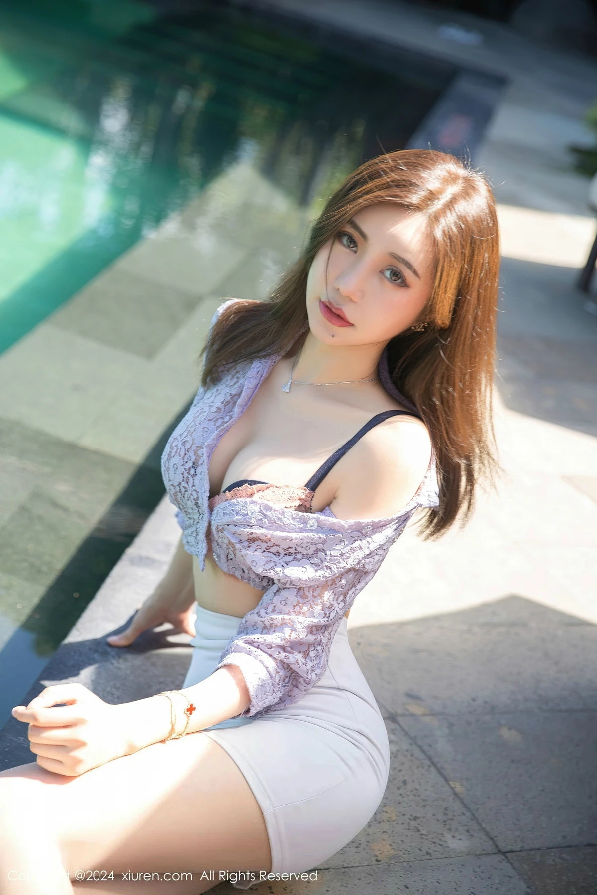 [[XiuRen秀人网]秀人网]No.8299_女神绮里嘉ula约会场景性感黑色内衣配原色丝袜秀曼妙身姿诱惑写真70P