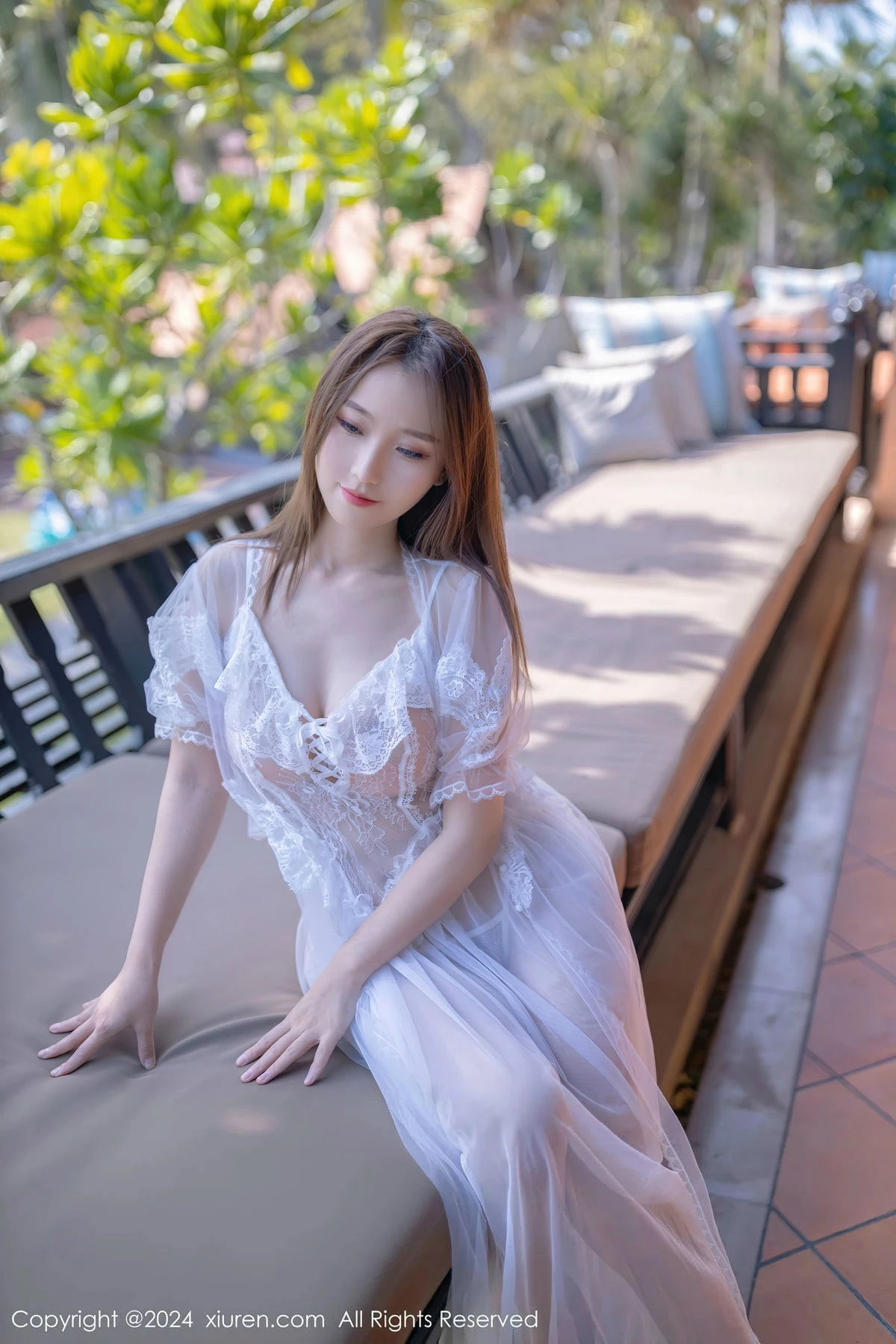 [[XiuRen秀人网]秀人网]No.8302_模特杏子Yada性感白色薄纱长裙配超薄肉丝秀曼妙身姿诱惑写真81P