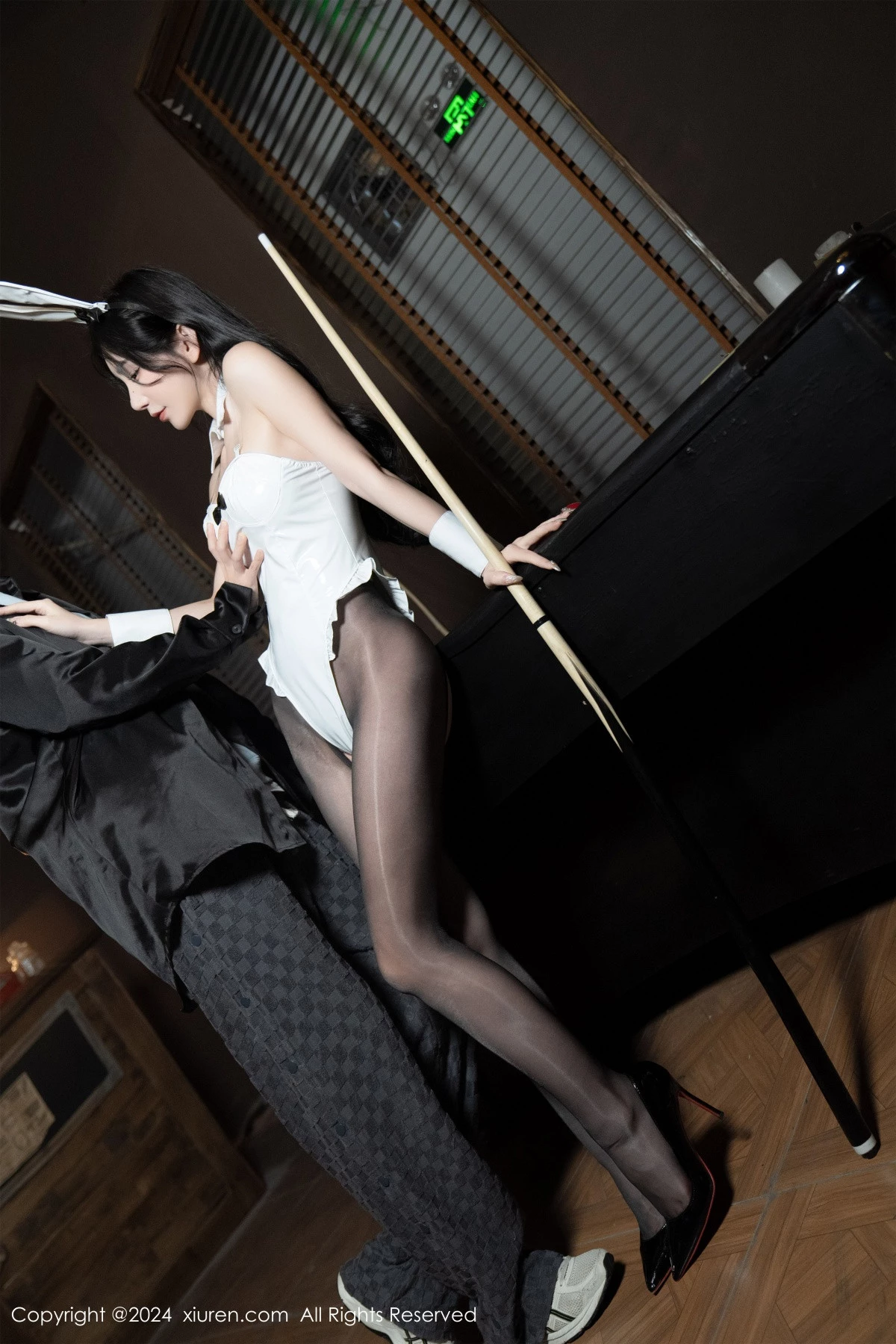 [[XiuRen秀人网]秀人网]No.8318_女神周于希Sally白色皮质高叉连体衣配开档黑丝秀美腿诱惑写真107P