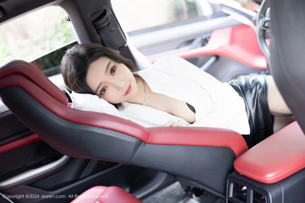 [[XiuRen秀人网]秀人网]No.8314_女神王馨瑶yanni性感白衬衫配黑短裙露超薄黑丝秀美腿诱惑写真80P