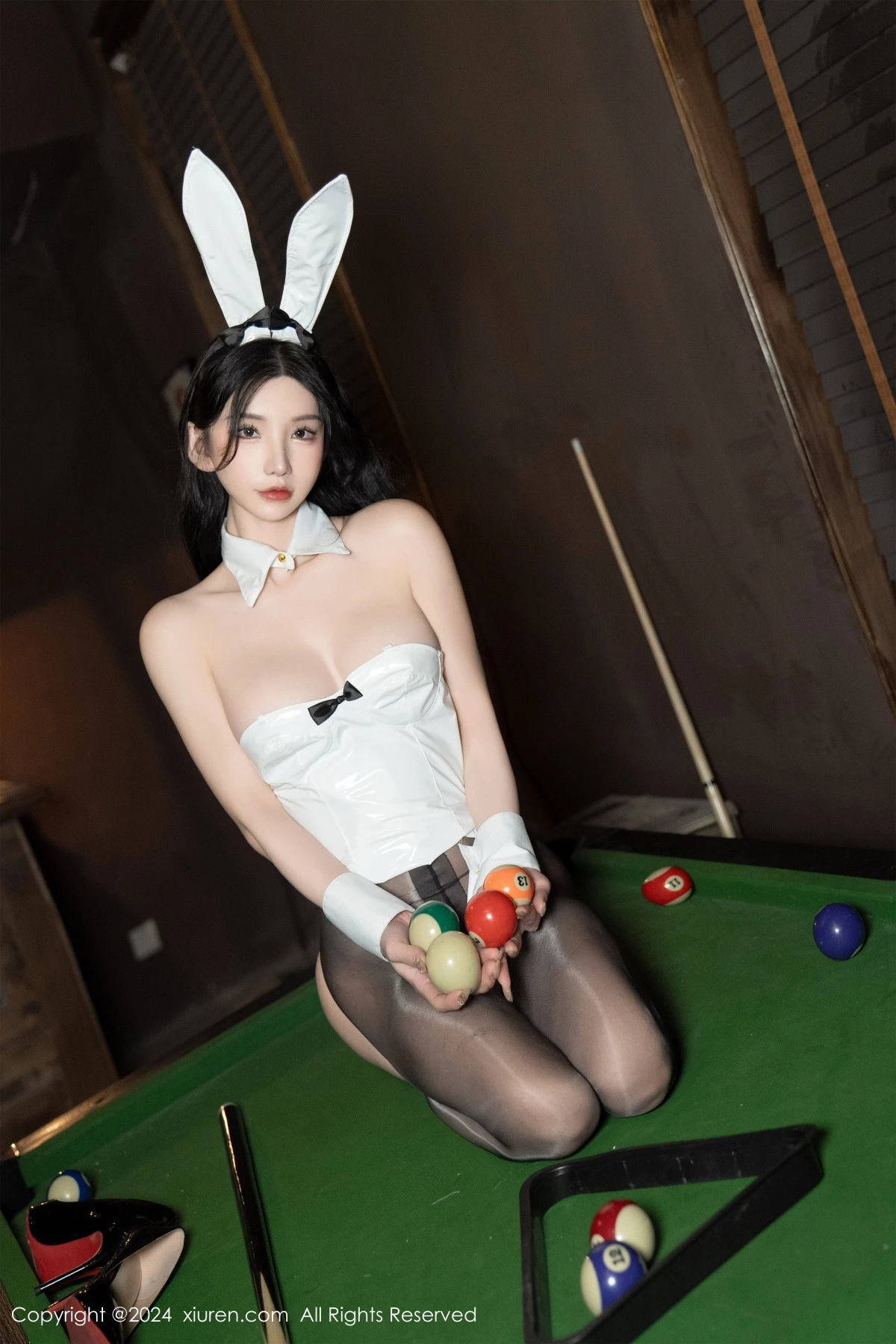 [[XiuRen秀人网]秀人网]No.8318_女神周于希Sally白色皮质高叉连体衣配开档黑丝秀美腿诱惑写真107P