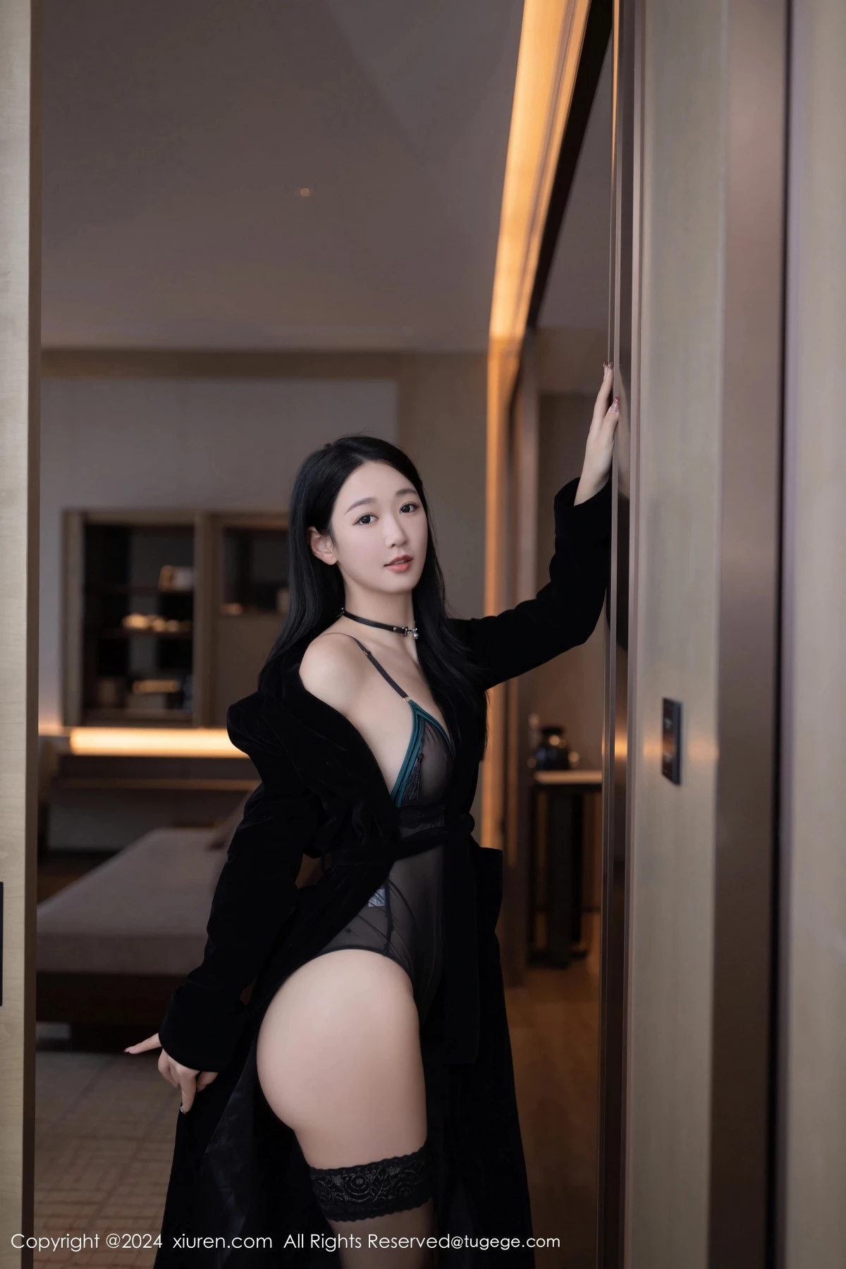 [[XiuRen秀人网]秀人网]No.8326_模特唐安琪黑色外衣露性感黑色薄纱连体衣配黑丝袜极致魅惑写真81P