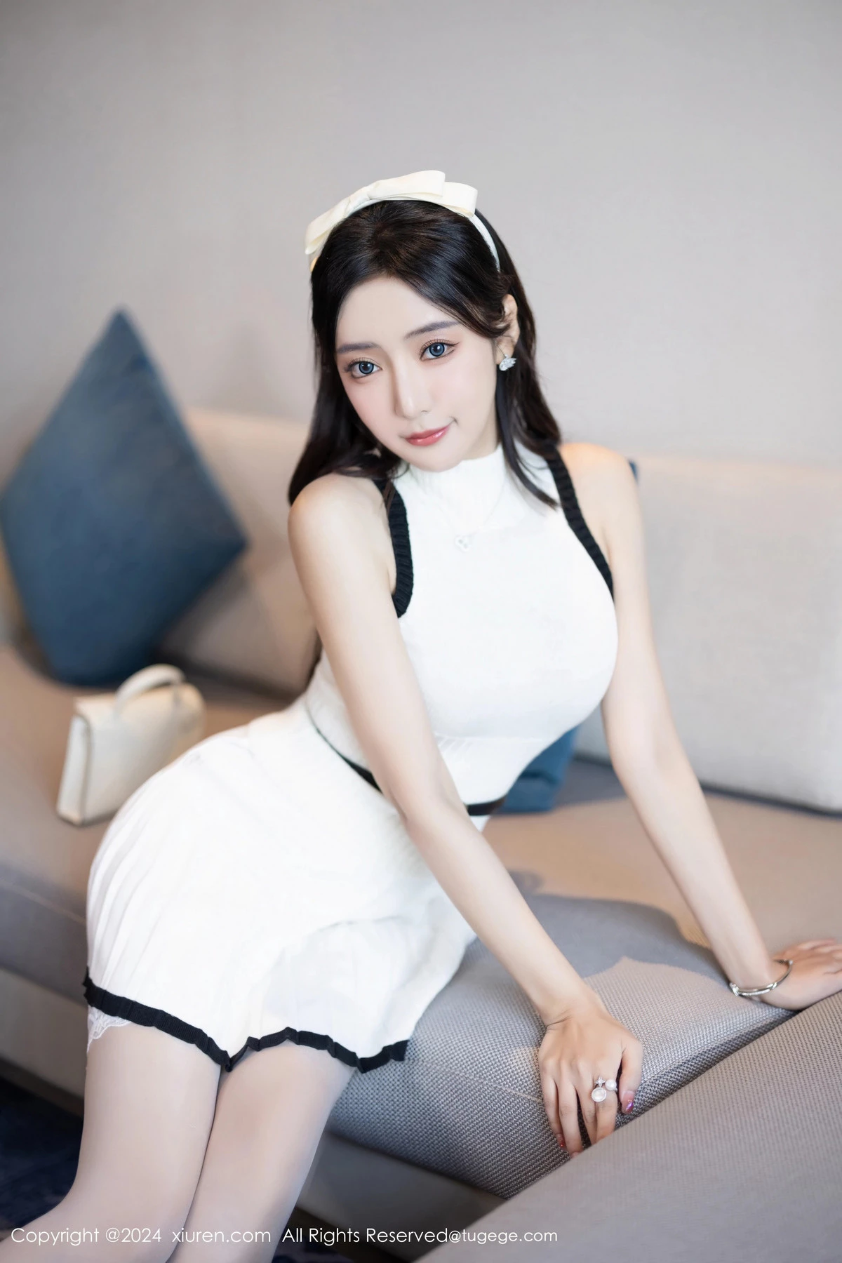 [[XiuRen秀人网]秀人网]No.8334_女神王馨瑶yanni白色连衣短裙露粉色内衣配白丝袜完美诱惑写真80P