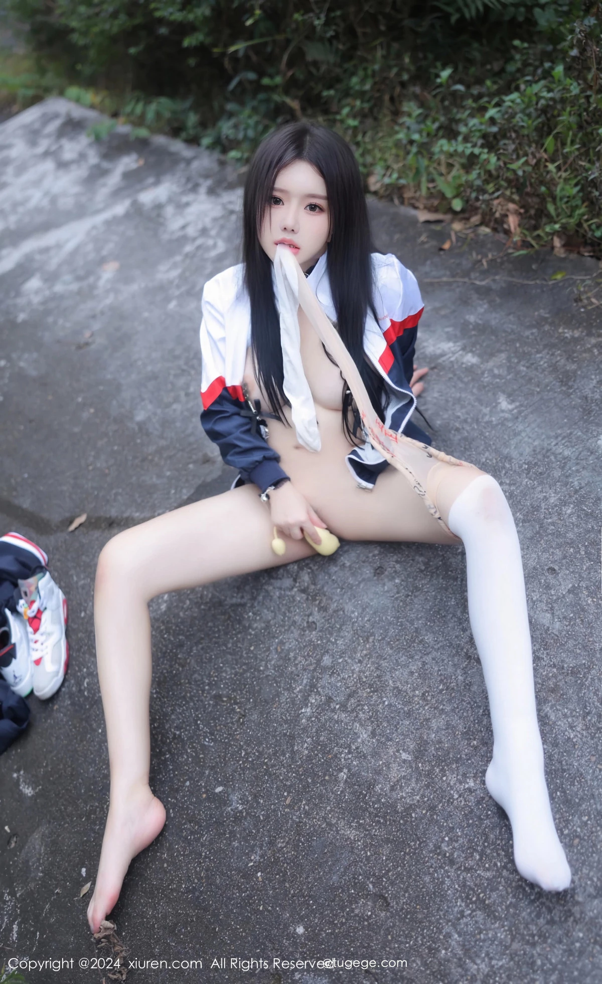 [[XiuRen秀人网]秀人网]No.8335_模特小薯条nienie户外性感学生运动装露超薄肉丝撩人诱惑写真88P