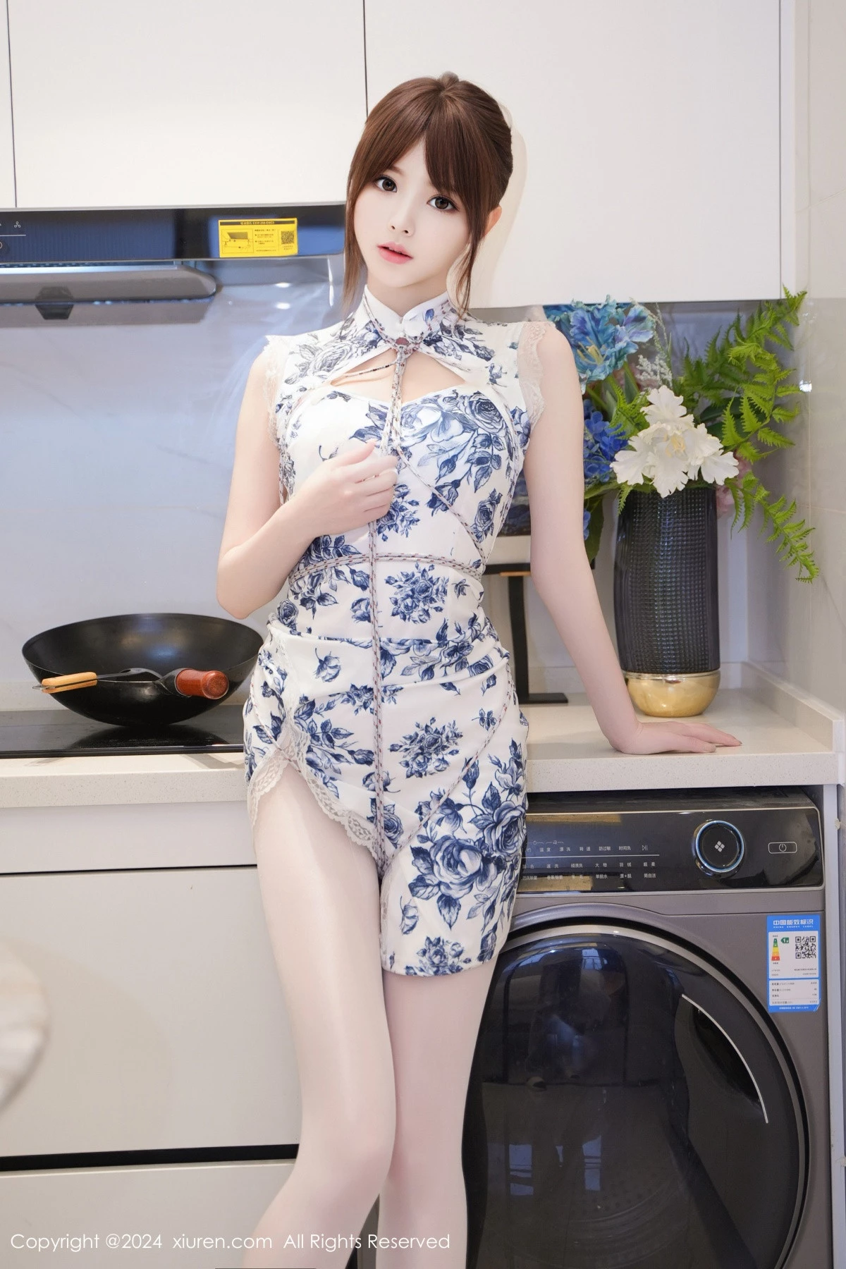 [[XiuRen秀人网]秀人网]No.8255_模特梦灵儿Mini性感青色轻透旗袍配原色丝袜秀惹火身材诱惑写真77P