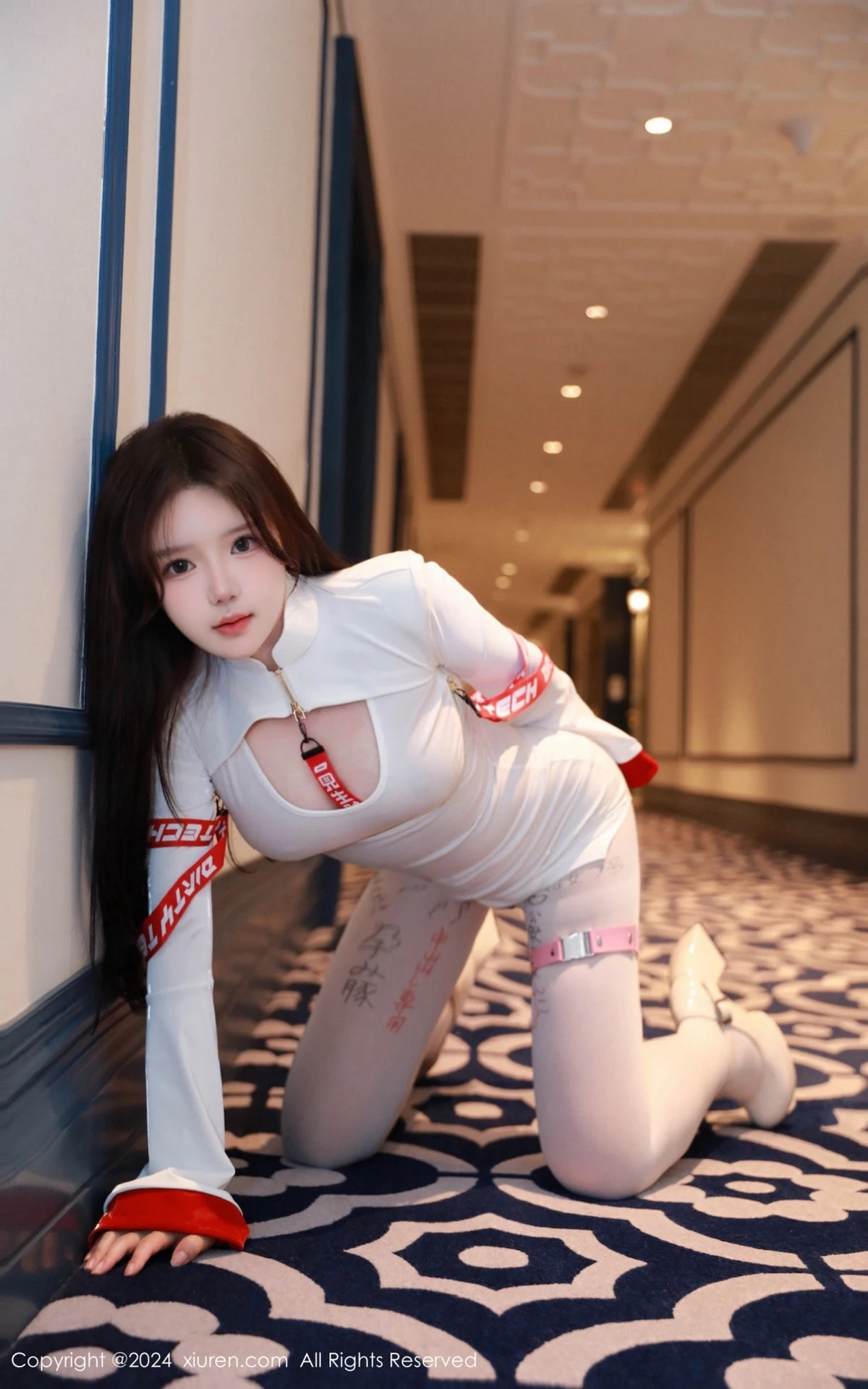 [[XiuRen秀人网]秀人网]No.8258_模特小薯条nienie性感白色服饰配诱人白丝袜秀曼妙身姿诱惑写真91P
