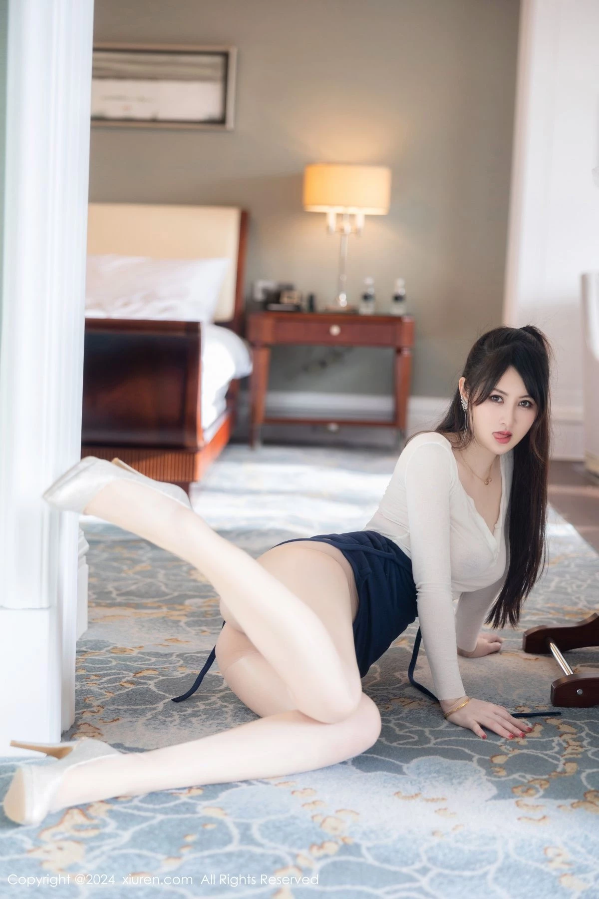 [[XiuRen秀人网]秀人网]No.8361_模特诗诗kiki白色轻透上衣配短裙露超薄肉丝秀惹火身段诱惑写真79P