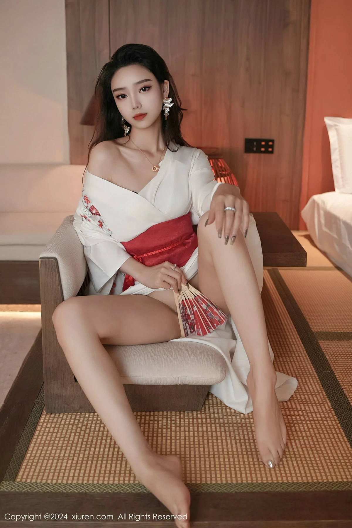 [[XiuRen秀人网]秀人网]No.8367_模特苏曼兮宾馆场景性感白色日系和服半撩秀翘臀美腿诱惑写真85P