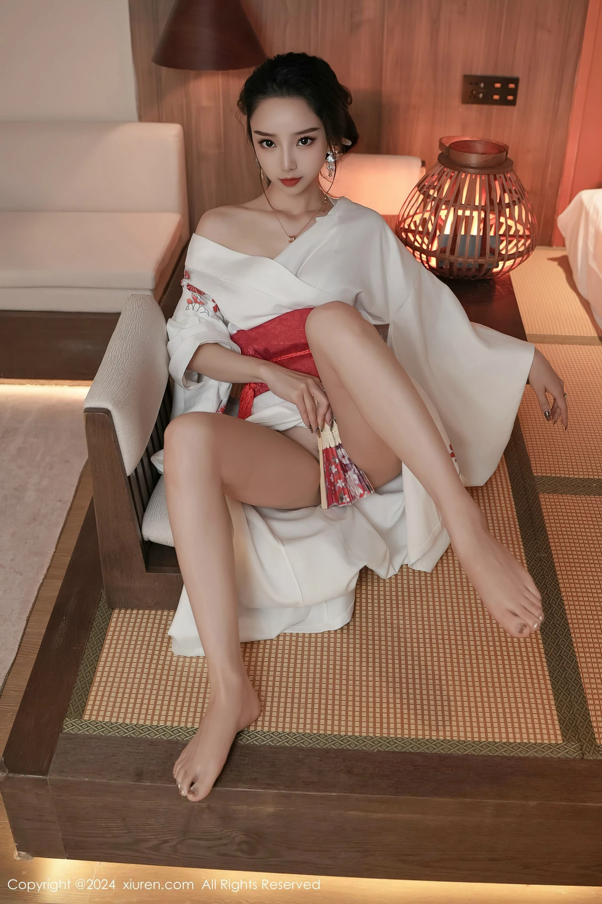 [[XiuRen秀人网]秀人网]No.8367_模特苏曼兮宾馆场景性感白色日系和服半撩秀翘臀美腿诱惑写真85P