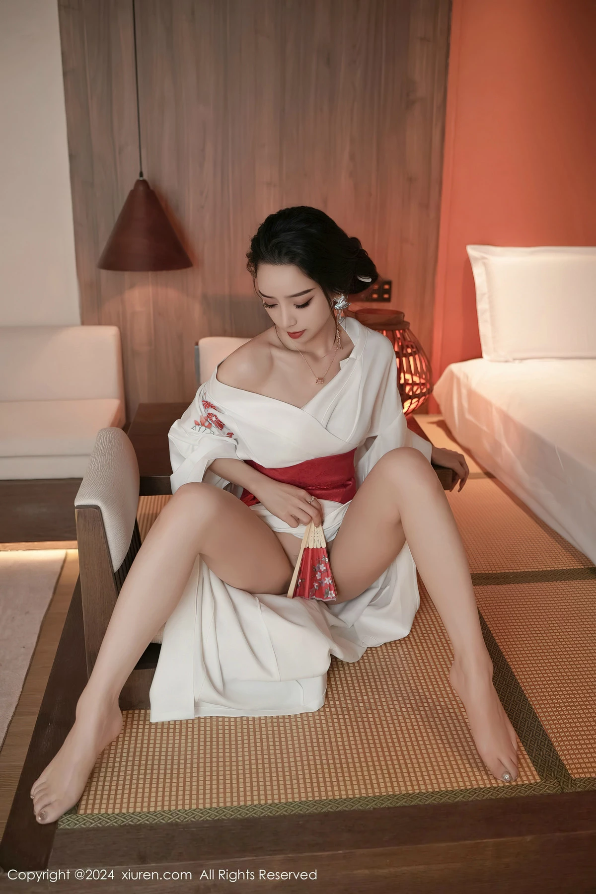 [[XiuRen秀人网]秀人网]No.8367_模特苏曼兮宾馆场景性感白色日系和服半撩秀翘臀美腿诱惑写真85P