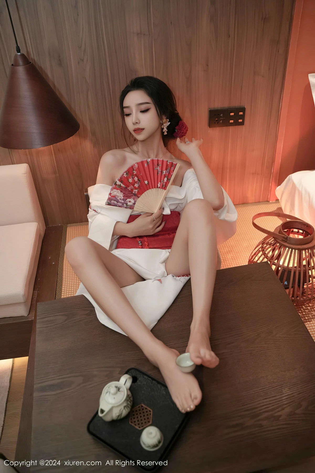[[XiuRen秀人网]秀人网]No.8367_模特苏曼兮宾馆场景性感白色日系和服半撩秀翘臀美腿诱惑写真85P