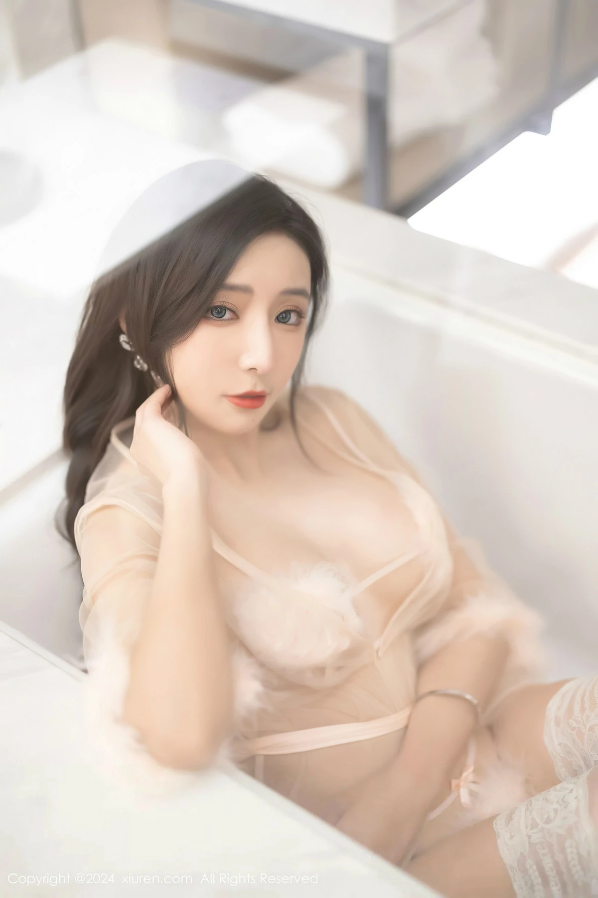 [[XiuRen秀人网]秀人网]No.8378_女神王馨瑶yanni红色连衣裙+杏色轻透连衣裙秀完美身材诱惑写真80P