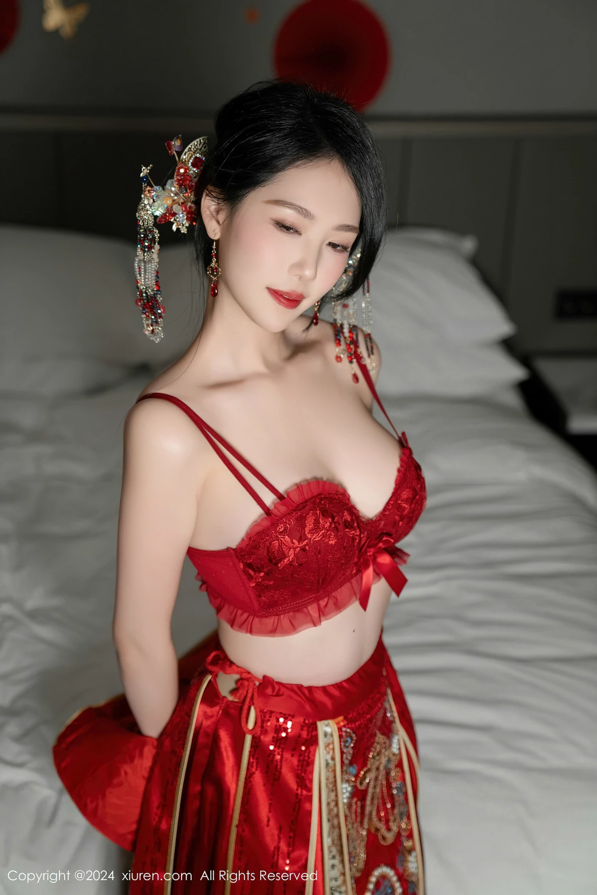 [[XiuRen秀人网]秀人网]No.8376_模特利世性感红色新娘妆露红色内衣配超薄闪亮肉丝完美诱惑写真95P