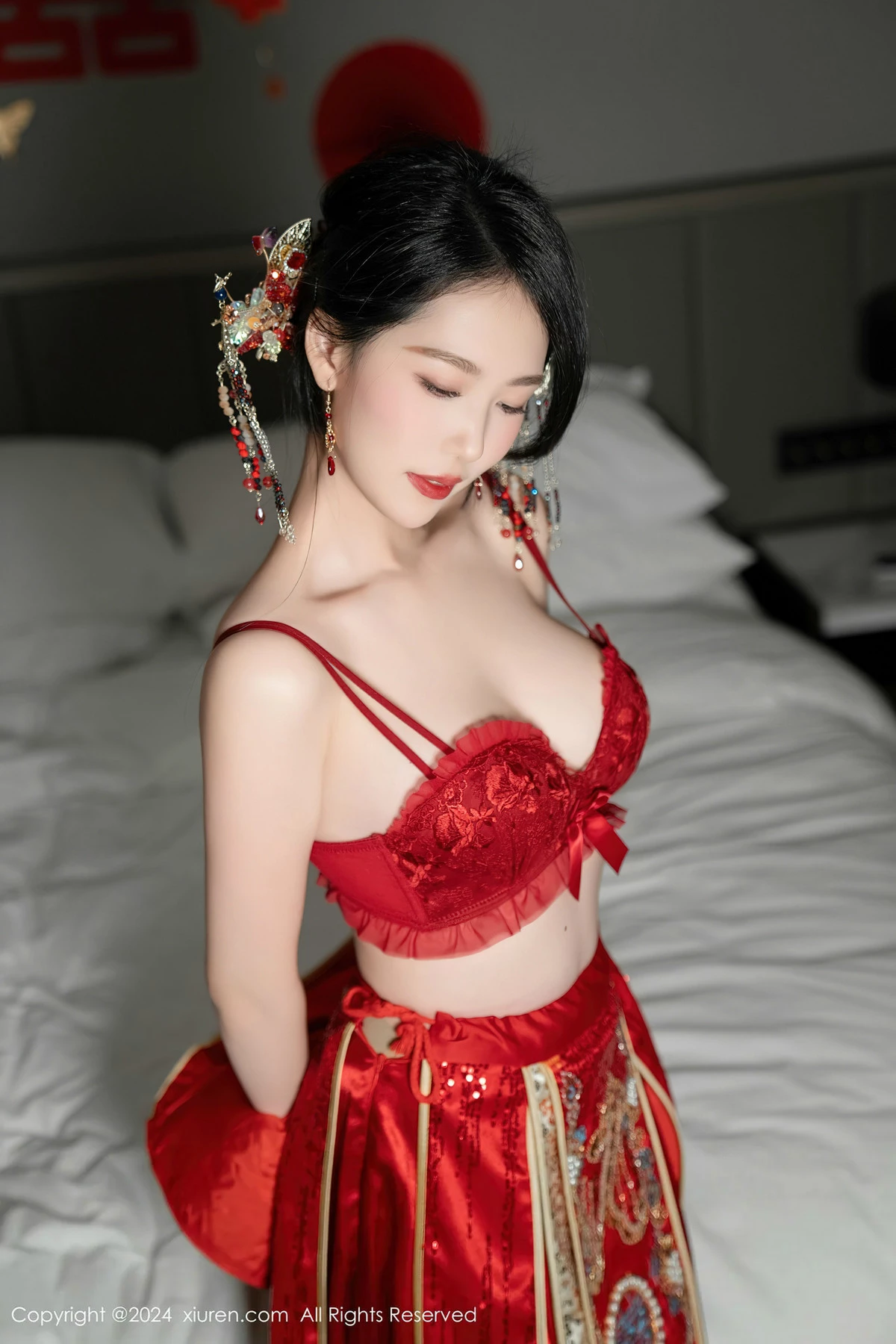 [[XiuRen秀人网]秀人网]No.8376_模特利世性感红色新娘妆露红色内衣配超薄闪亮肉丝完美诱惑写真95P