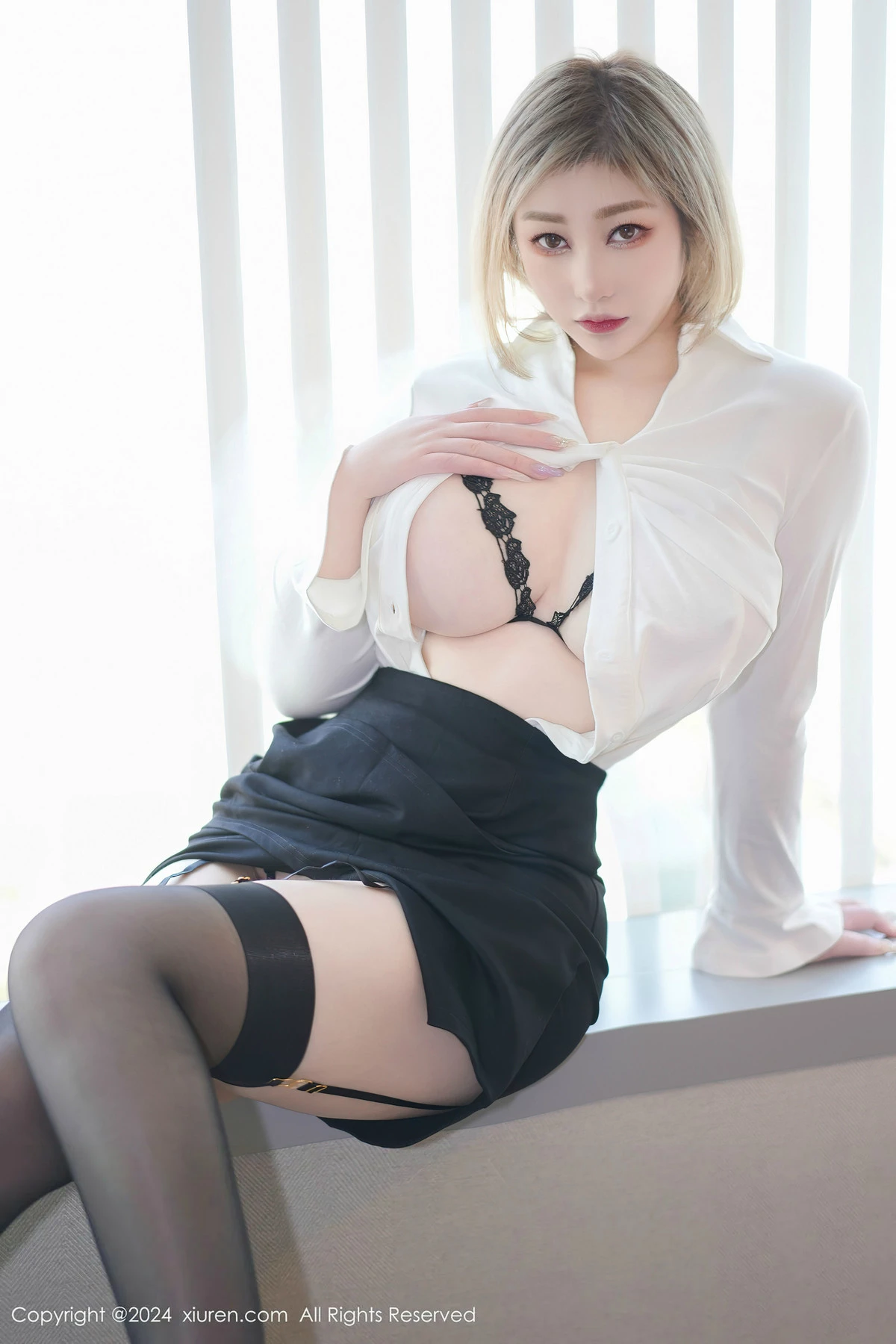 [[XiuRen秀人网]秀人网]No.8381_女神妲己_Toxic性感白T配黑短裙露黑色情趣服饰秀美臀诱惑写真70P