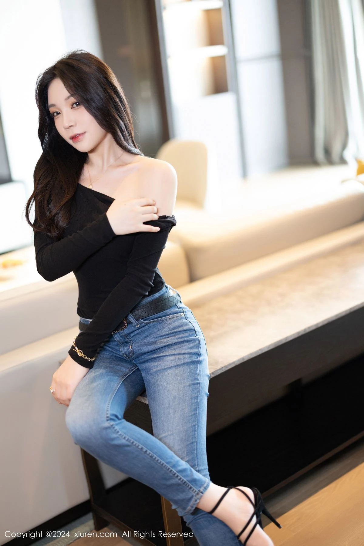 [[XiuRen秀人网]秀人网]No.8385_模特徐莉芝Booty黑色露背上衣+皮质连衣裙秀曼妙身姿诱惑写真92P