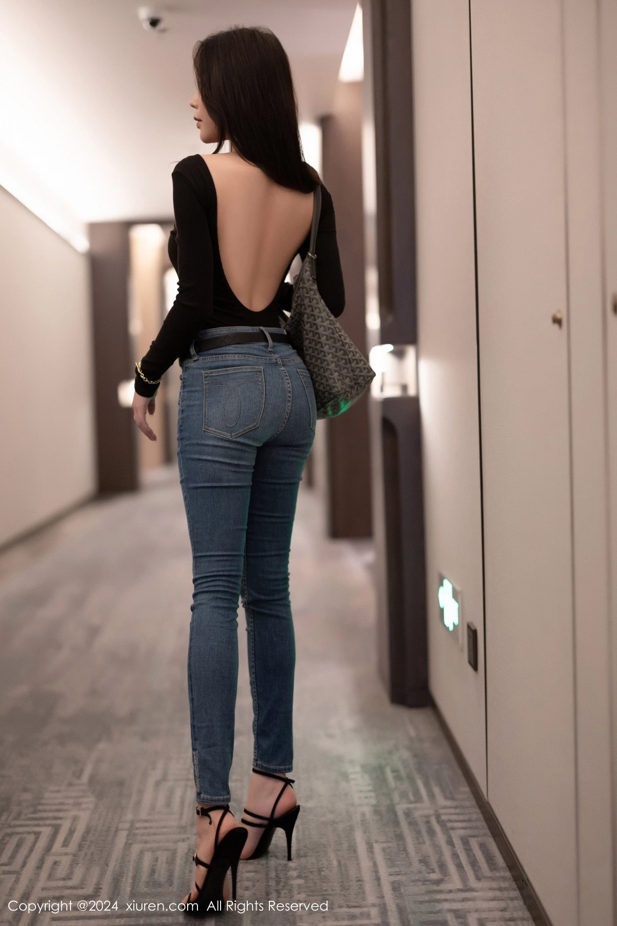[[XiuRen秀人网]秀人网]No.8385_模特徐莉芝Booty黑色露背上衣+皮质连衣裙秀曼妙身姿诱惑写真92P