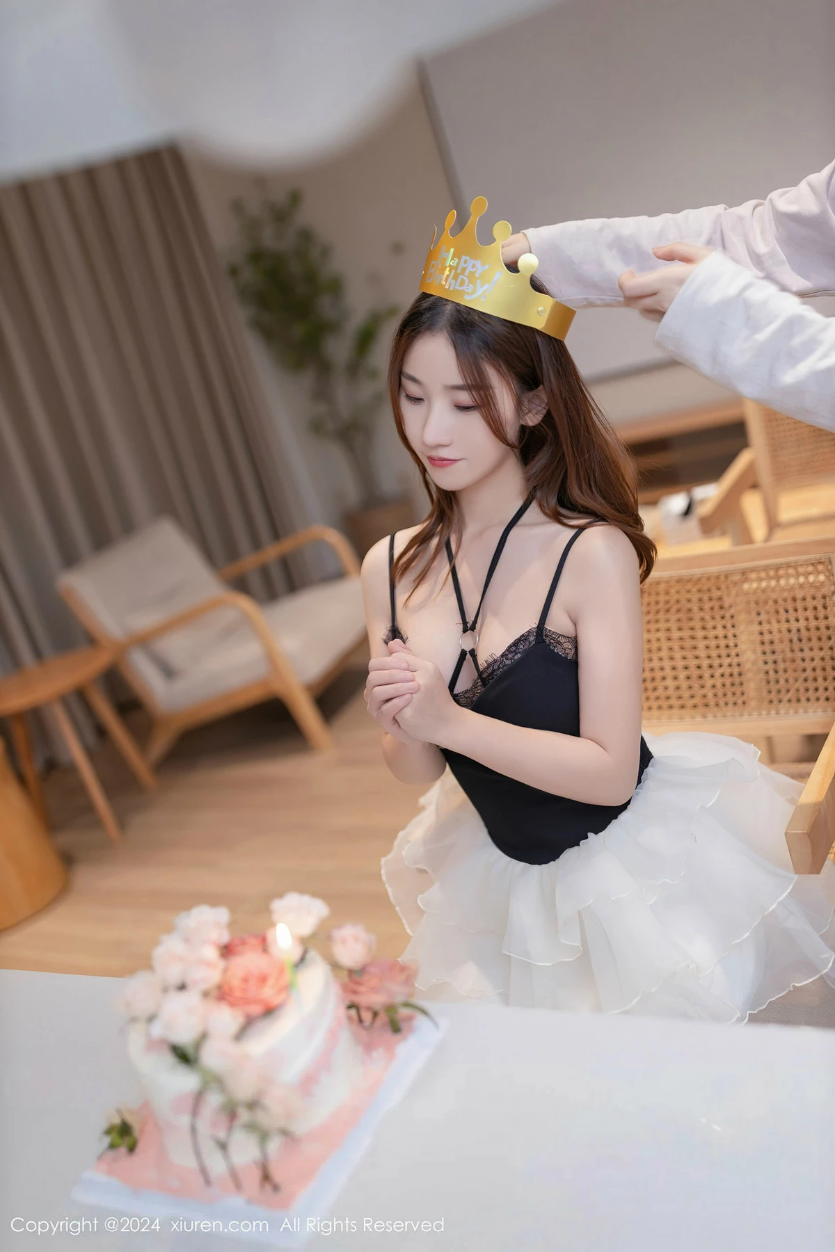 [[XiuRen秀人网]秀人网]No.8398_模特杏子Yada生日场景性感黑色情趣内衣秀曼妙身姿撩人诱惑写真80P