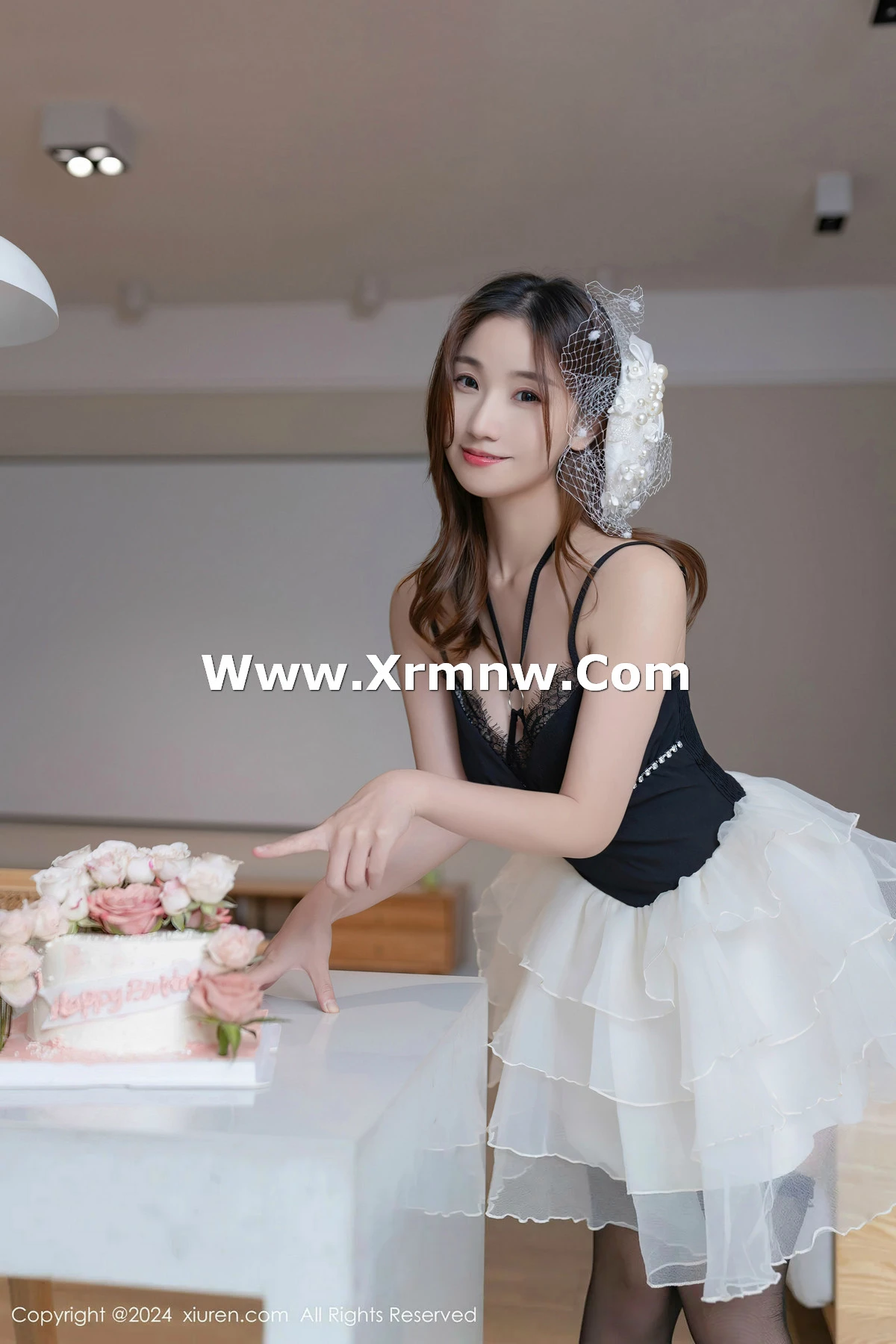 [[XiuRen秀人网]秀人网]No.8398_模特杏子Yada生日场景性感黑色情趣内衣秀曼妙身姿撩人诱惑写真80P