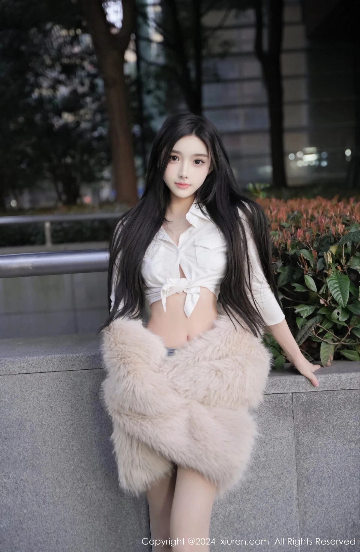 [[XiuRen秀人网]秀人网]No.8261_模特龙雪儿性感白色上衣配超短牛仔裤秀曼妙身姿撩人诱惑写真77P