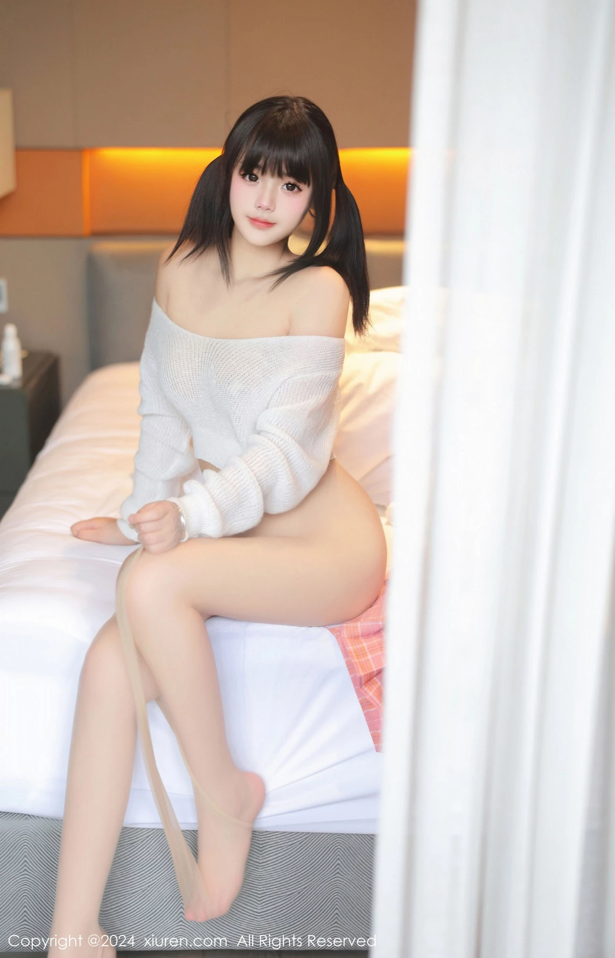 [[XiuRen秀人网]秀人网]No.8404_新人模特徐若兮白色针织上衣配粉色短裙露超薄肉丝迷人诱惑写真82P