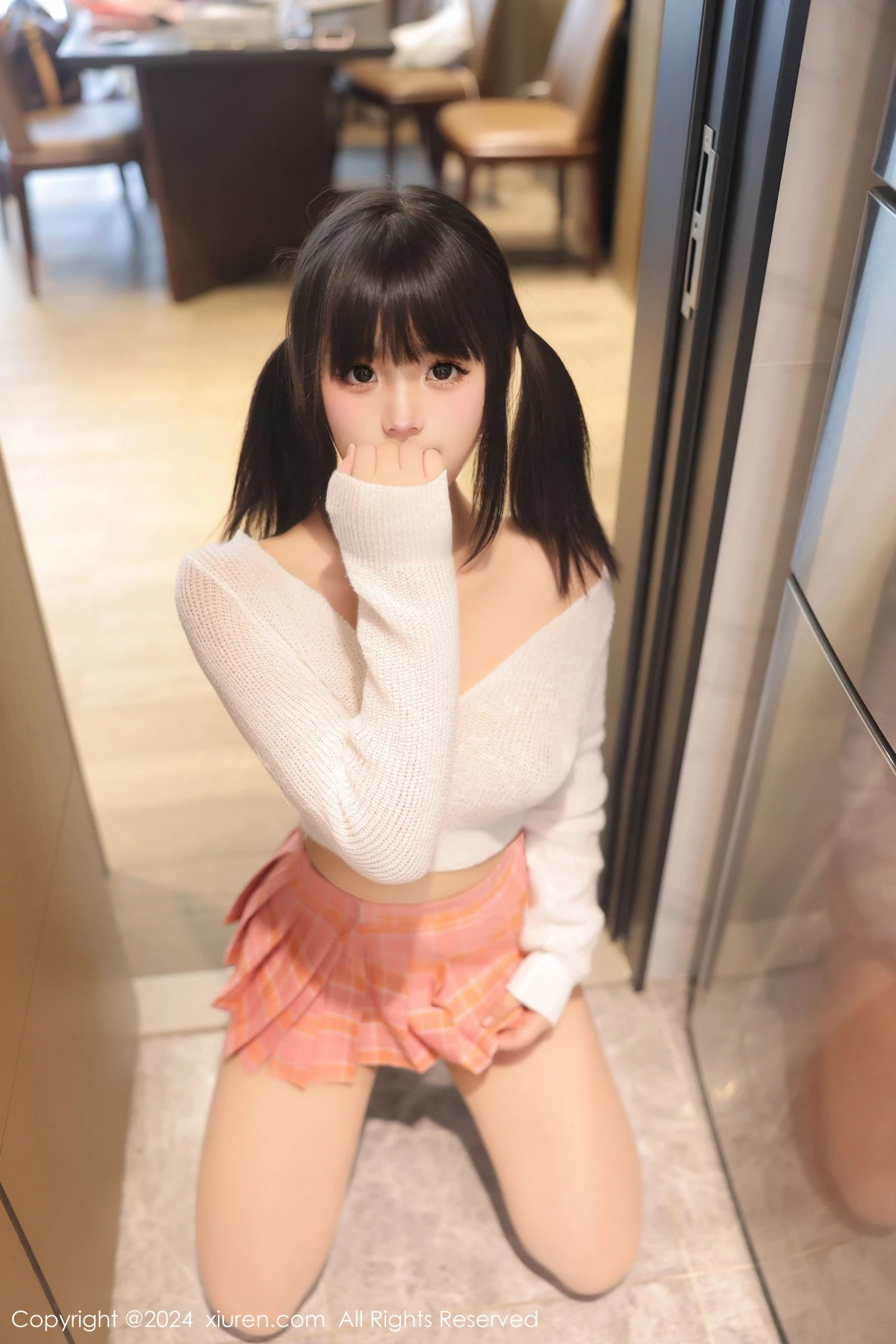 [[XiuRen秀人网]秀人网]No.8404_新人模特徐若兮白色针织上衣配粉色短裙露超薄肉丝迷人诱惑写真82P