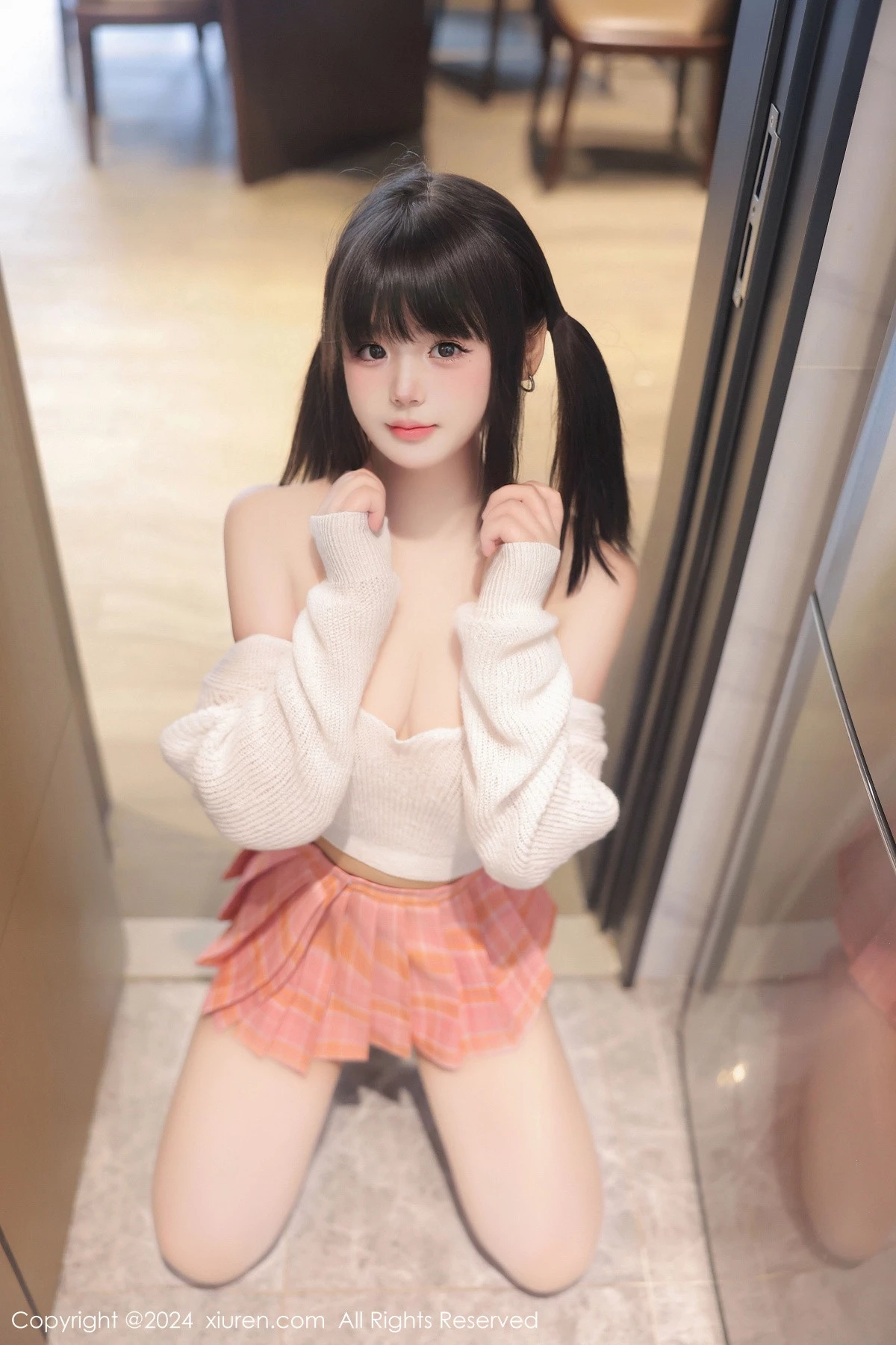 [[XiuRen秀人网]秀人网]No.8404_新人模特徐若兮白色针织上衣配粉色短裙露超薄肉丝迷人诱惑写真82P