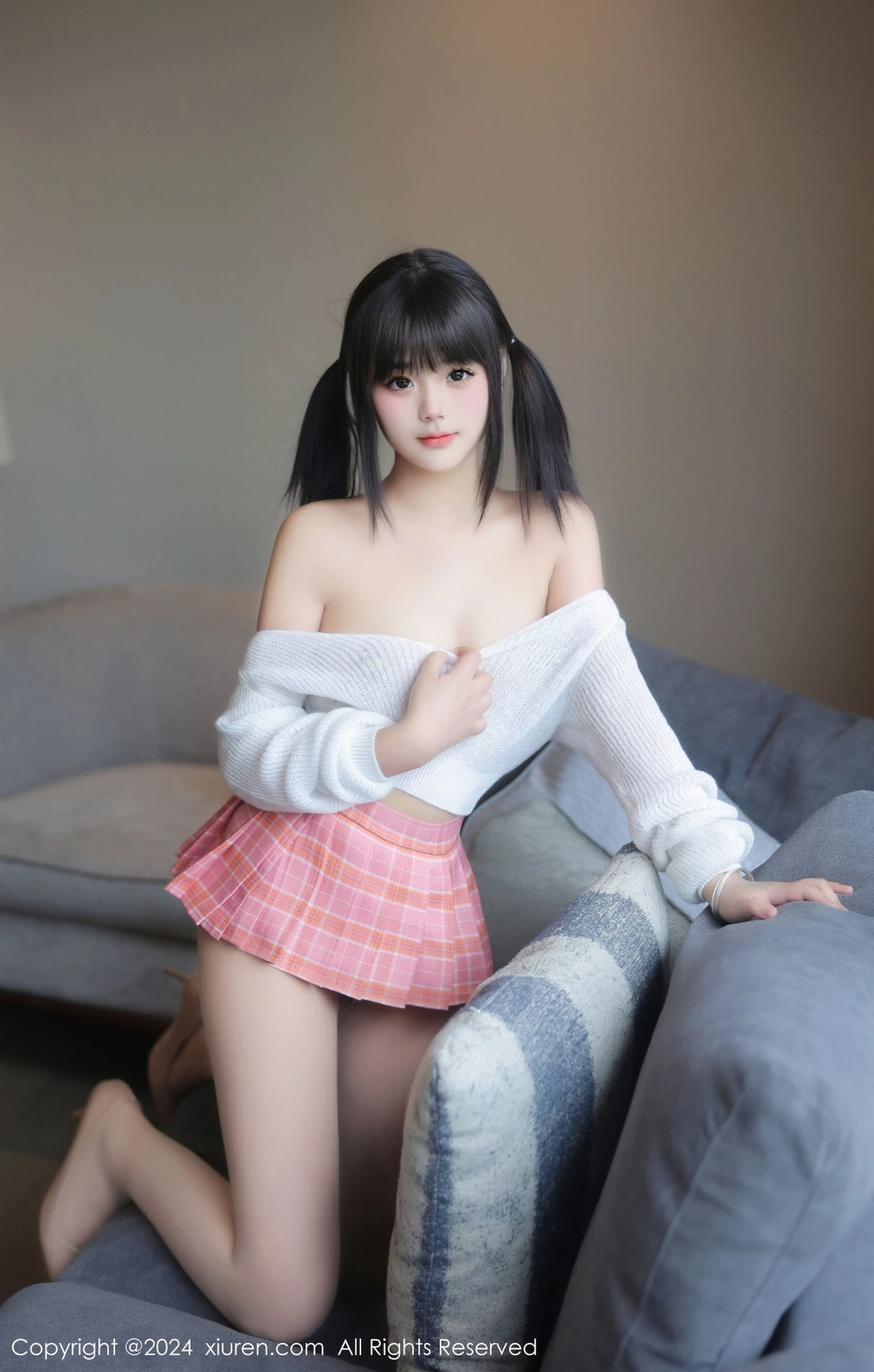 [[XiuRen秀人网]秀人网]No.8404_新人模特徐若兮白色针织上衣配粉色短裙露超薄肉丝迷人诱惑写真82P