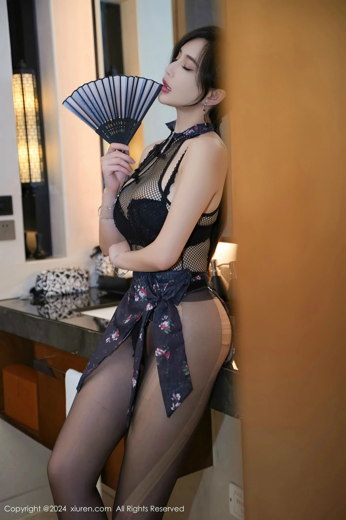 [[XiuRen秀人网]秀人网]No.8275_女神Carol周妍希性感黑色网纱连体衣配黑丝秀丰满身材诱惑写真67P