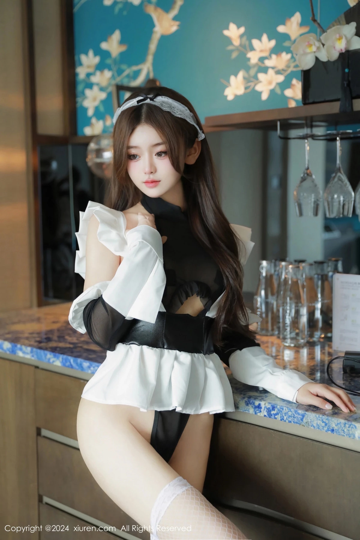 [[XiuRen秀人网]秀人网]No.8282_模特媃柔rourou性感情趣女仆装配白色网袜秀柔美身段诱惑写真81P