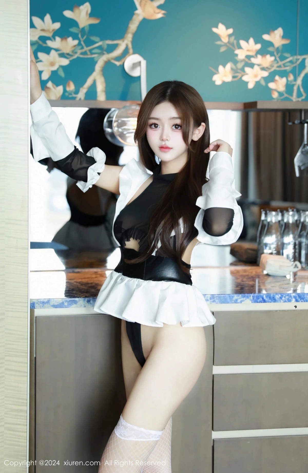 [[XiuRen秀人网]秀人网]No.8282_模特媃柔rourou性感情趣女仆装配白色网袜秀柔美身段诱惑写真81P