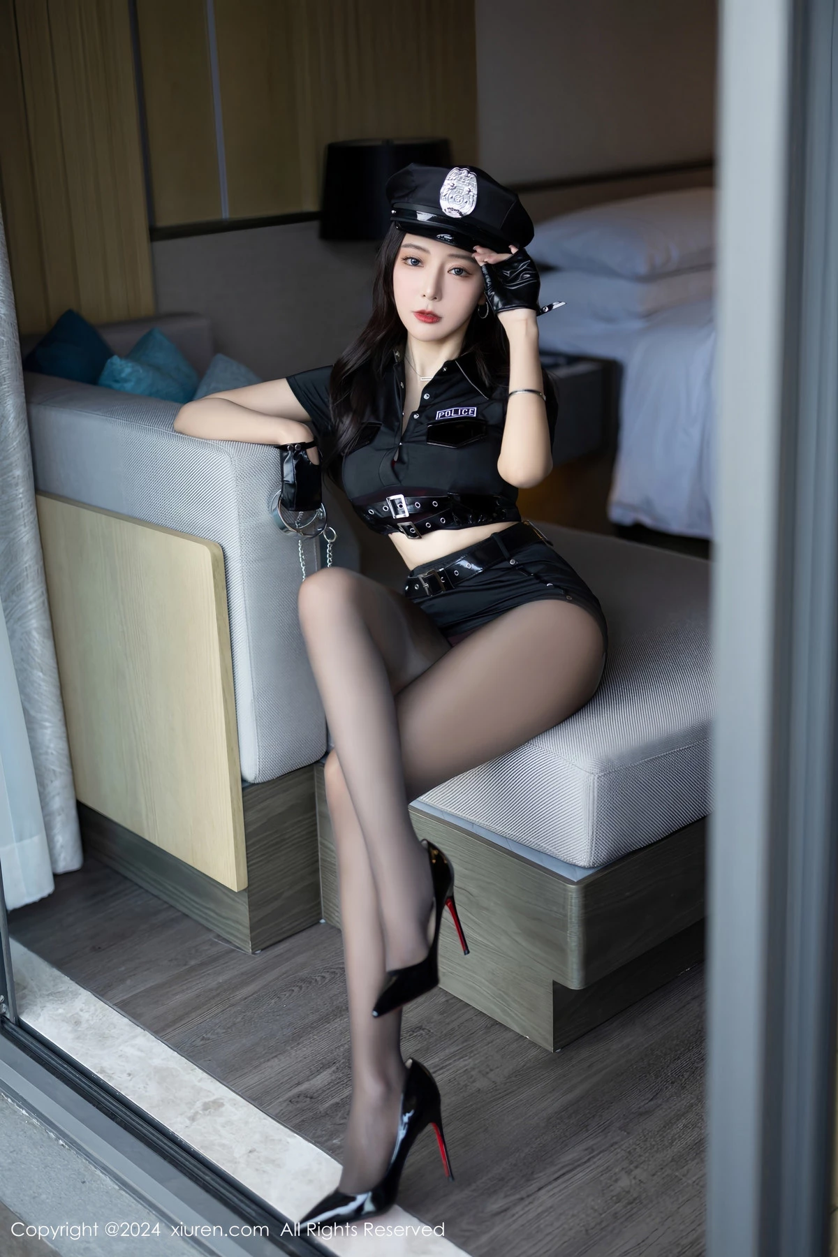 [[XiuRen秀人网]秀人网]No.8286_女神王馨瑶yanni性感黑色警官制服露红色蕾丝内衣完美诱惑写真81P