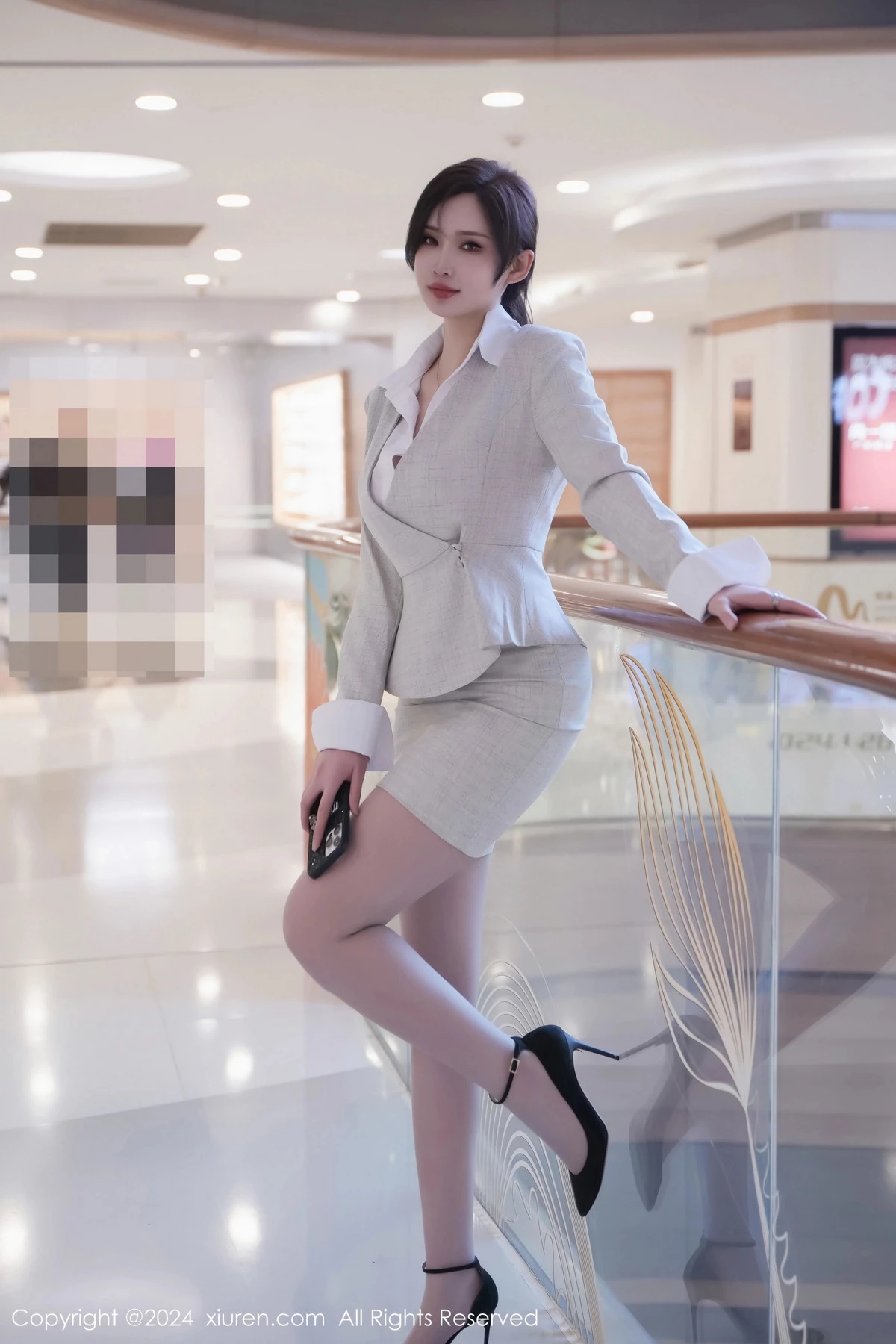 [[XiuRen秀人网]秀人网]No.8444_女神Carol周妍希性感职业装露粉色内衣配开档灰丝完美诱惑写真81P