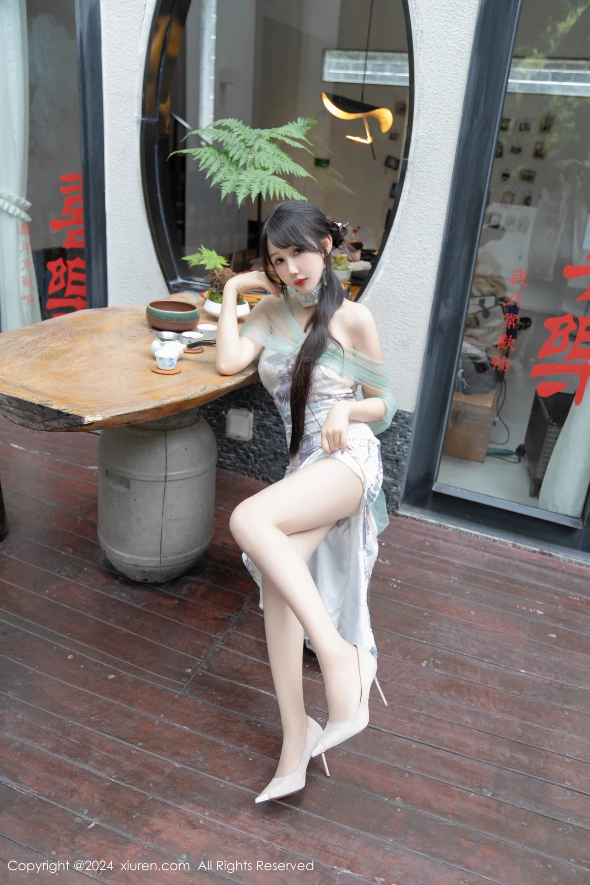 [[XiuRen秀人网]秀人网]No.8448_模特波巧酱性感黑色薄纱肚兜+图案旗袍配闪亮肉丝完美诱惑写真96P