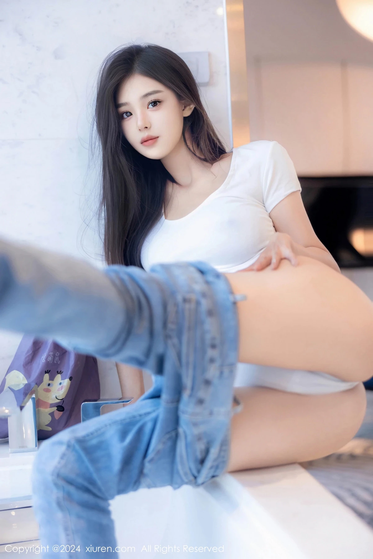 [[XiuRen秀人网]秀人网]No.8467_新人模特周周不吃香菜性感白T配牛仔裤秀完美身姿迷人诱惑写真87P