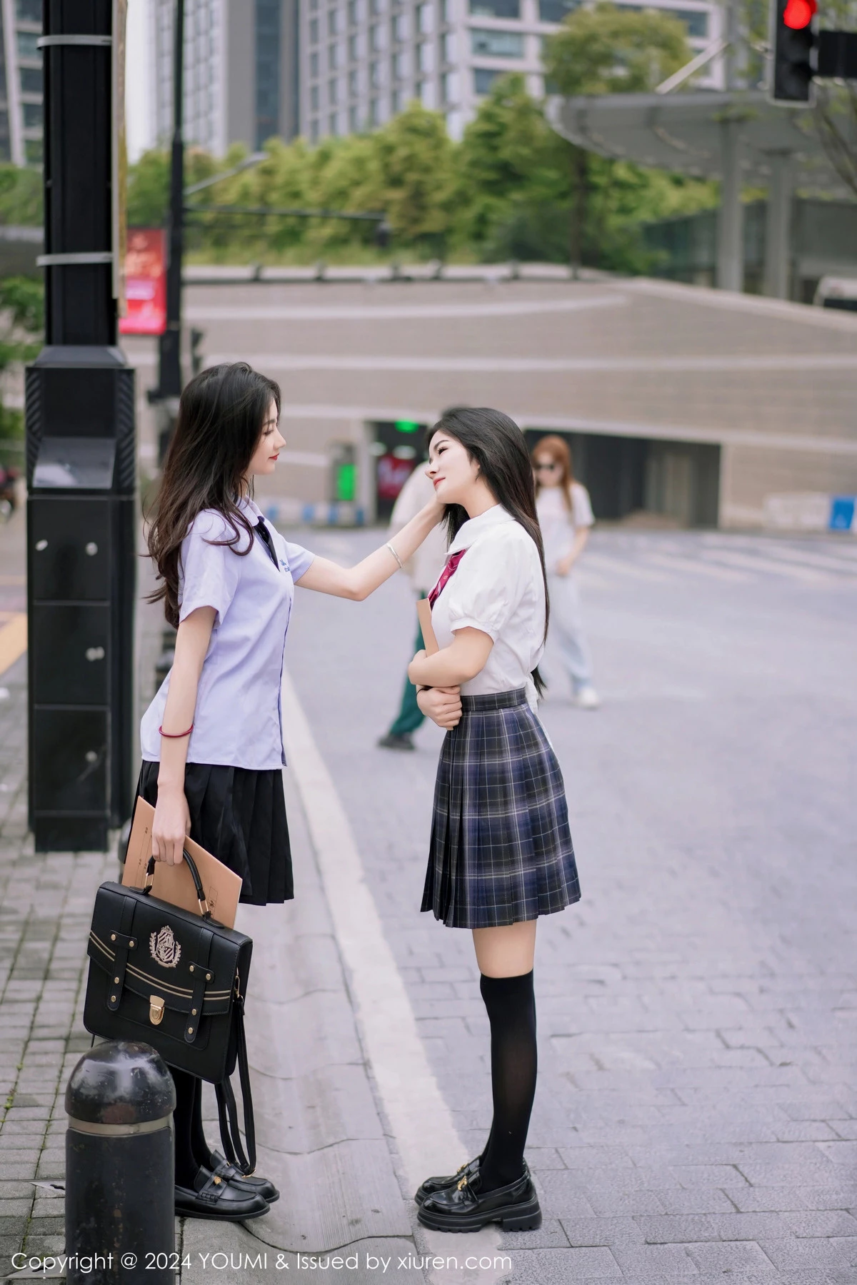 [YouMi尤蜜荟]Vol.1057_模特鱼尾fish＆小茶茶性感学妹制服配黑丝袜秀完美身材迷人写真103P
