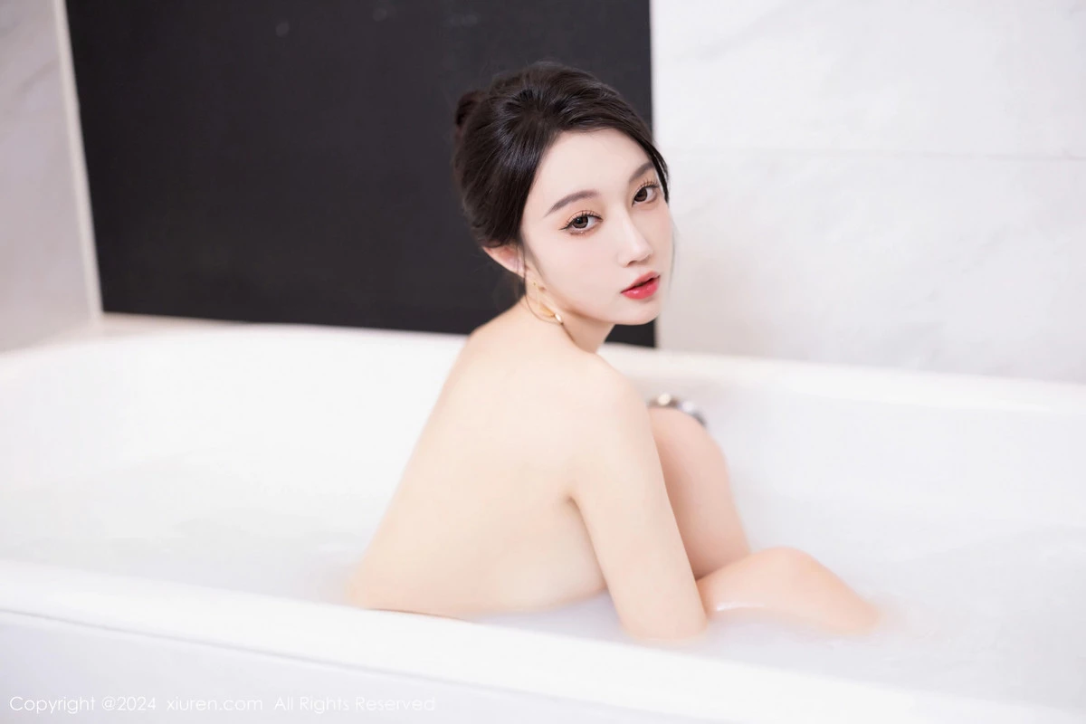 [[XiuRen秀人网]秀人网]No.8479_模特玥儿玥浴室场景性感红色旗袍配开档黑丝秀曼妙身姿诱惑写真70P
