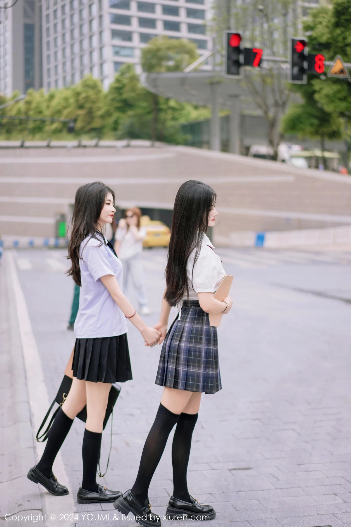 [YouMi尤蜜荟]Vol.1057_模特鱼尾fish＆小茶茶性感学妹制服配黑丝袜秀完美身材迷人写真103P
