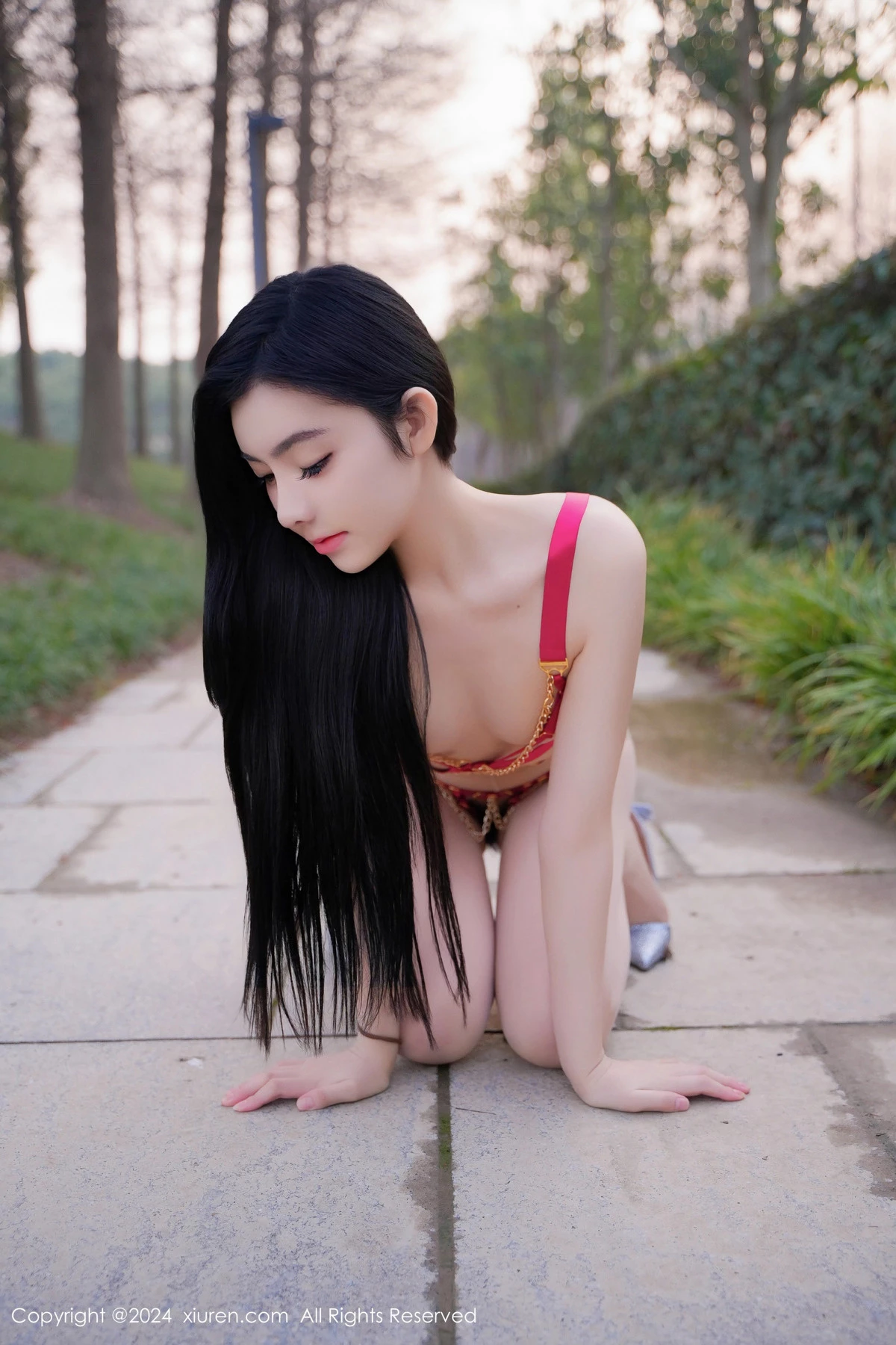 [[XiuRen秀人网]秀人网]No.8489_模特龙雪儿户外性感红色情趣服饰配开档白丝秀惹火身材诱惑写真49P