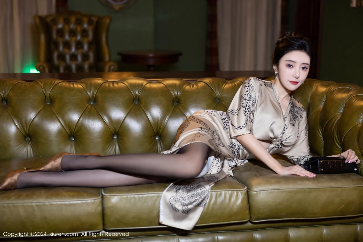 [[XiuRen秀人网]秀人网]No.8510_女神王馨瑶yanni性感睡衣露灰绿色内衣配超薄黑丝完美诱惑写真82P