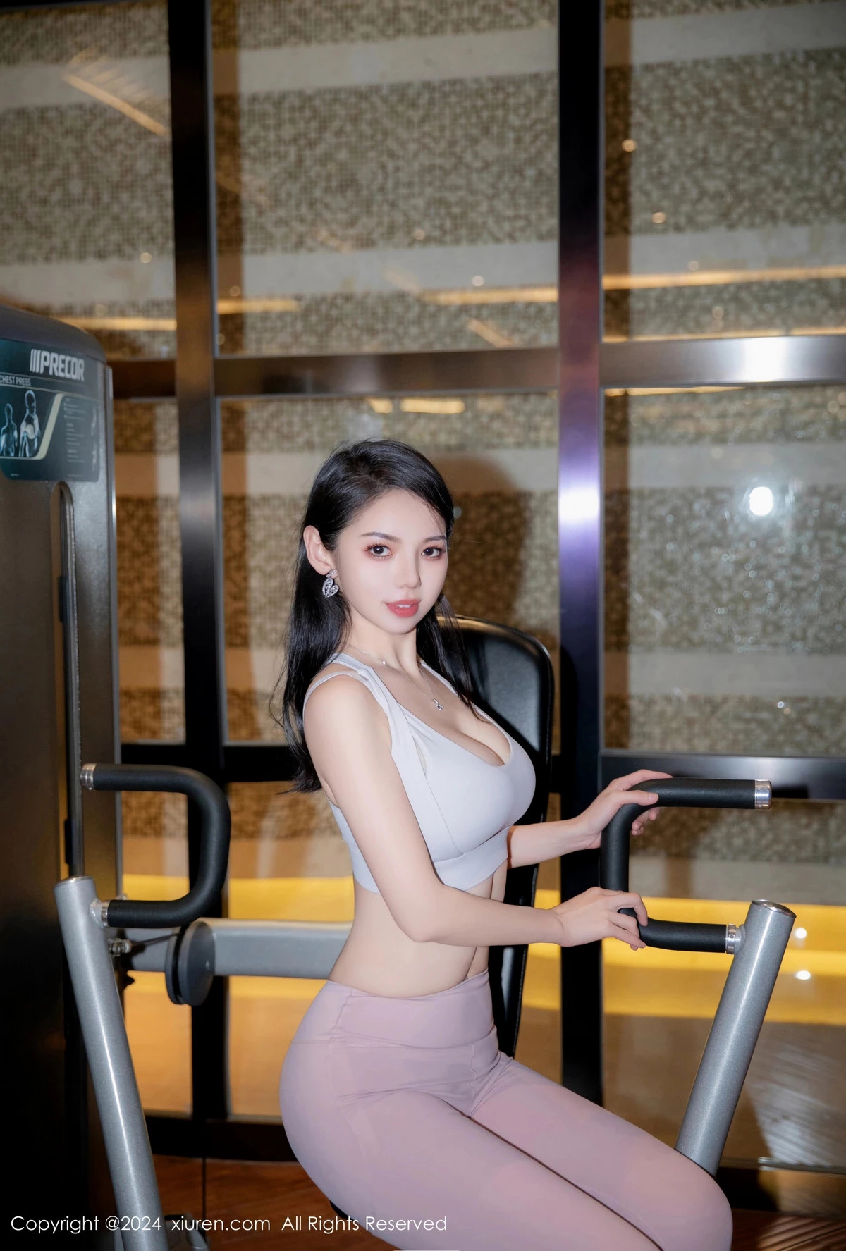 [[XiuRen秀人网]秀人网]No.8533_模特大美妞儿健身房场景性感浅粉色瑜伽服饰秀完美身材诱惑写真74P