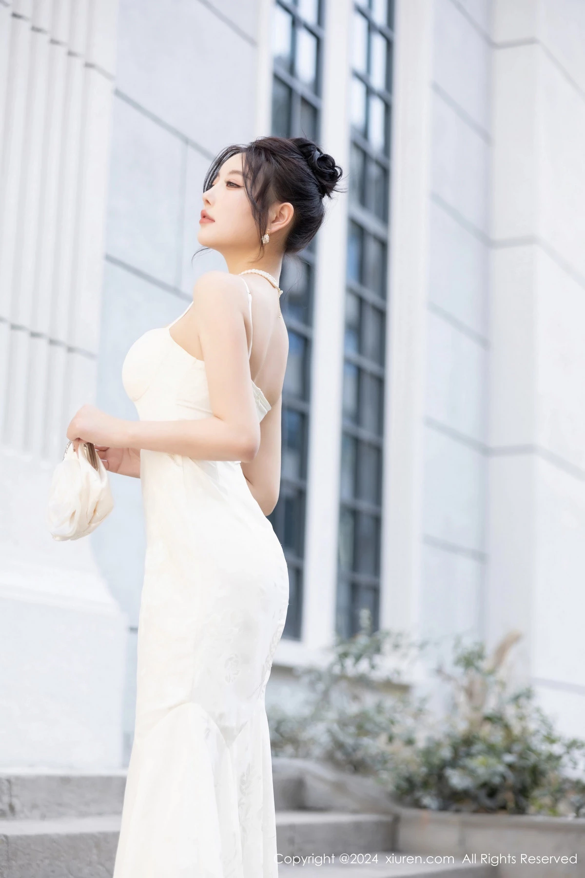 [[XiuRen秀人网]秀人网]No.8538_女神杨晨晨Yome性感白色连衣裙配白色丝袜秀完美身材诱惑写真81P