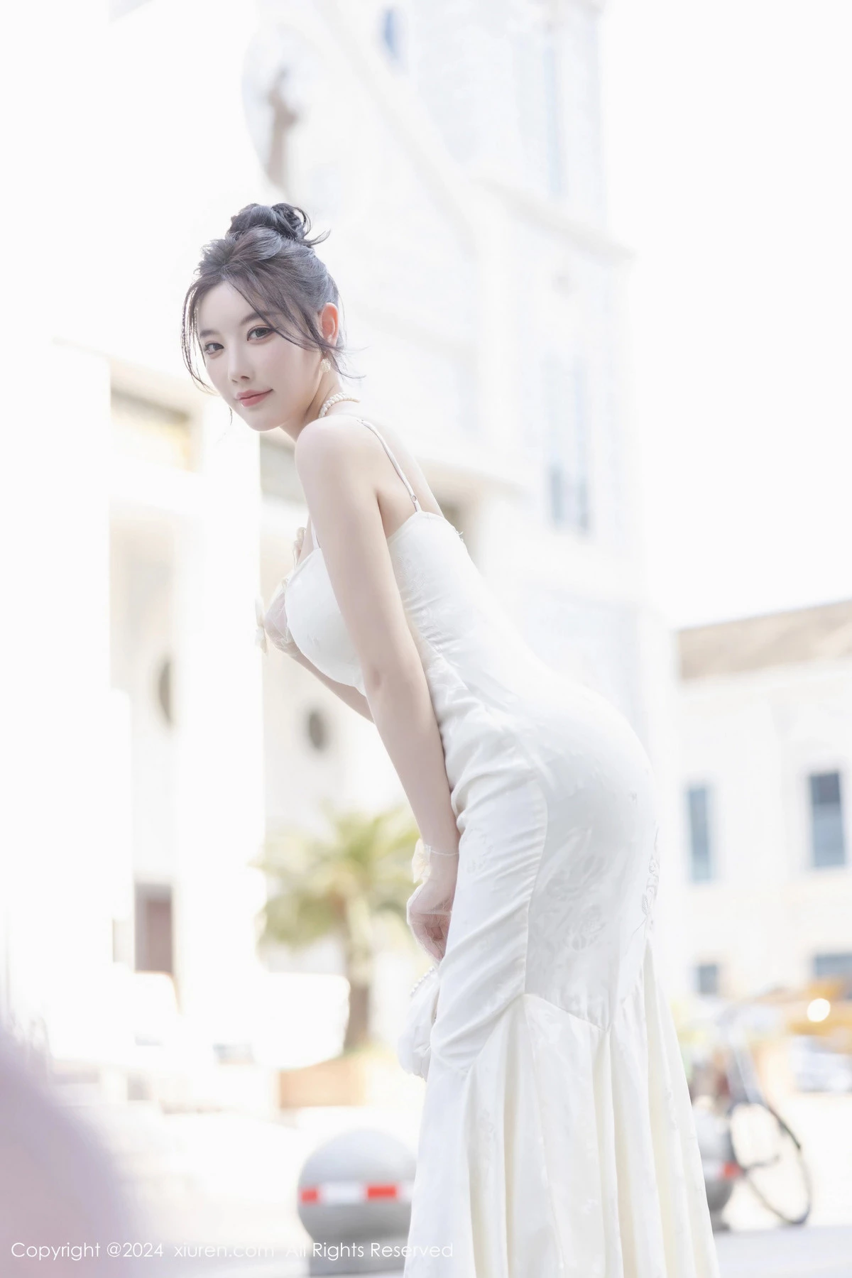 [[XiuRen秀人网]秀人网]No.8538_女神杨晨晨Yome性感白色连衣裙配白色丝袜秀完美身材诱惑写真81P