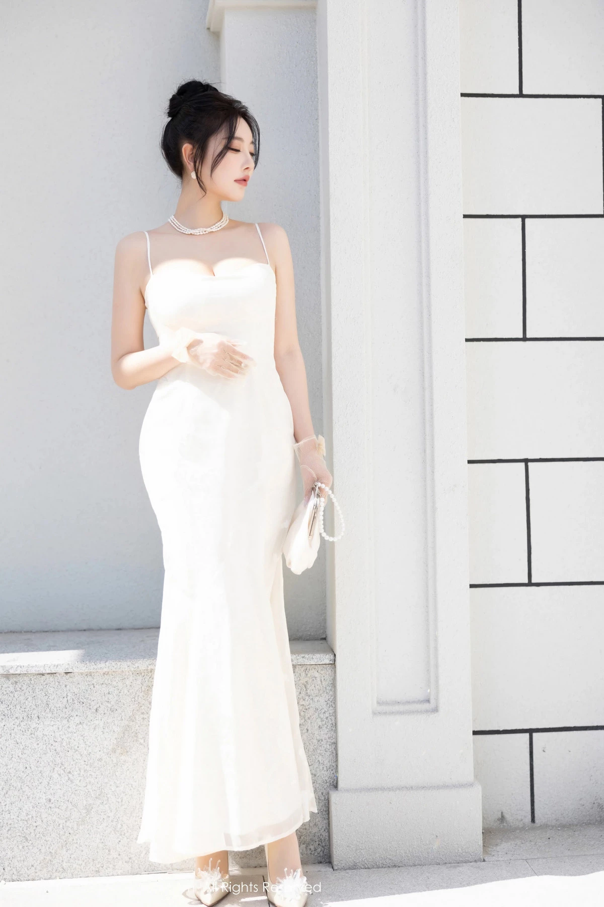 [[XiuRen秀人网]秀人网]No.8538_女神杨晨晨Yome性感白色连衣裙配白色丝袜秀完美身材诱惑写真81P