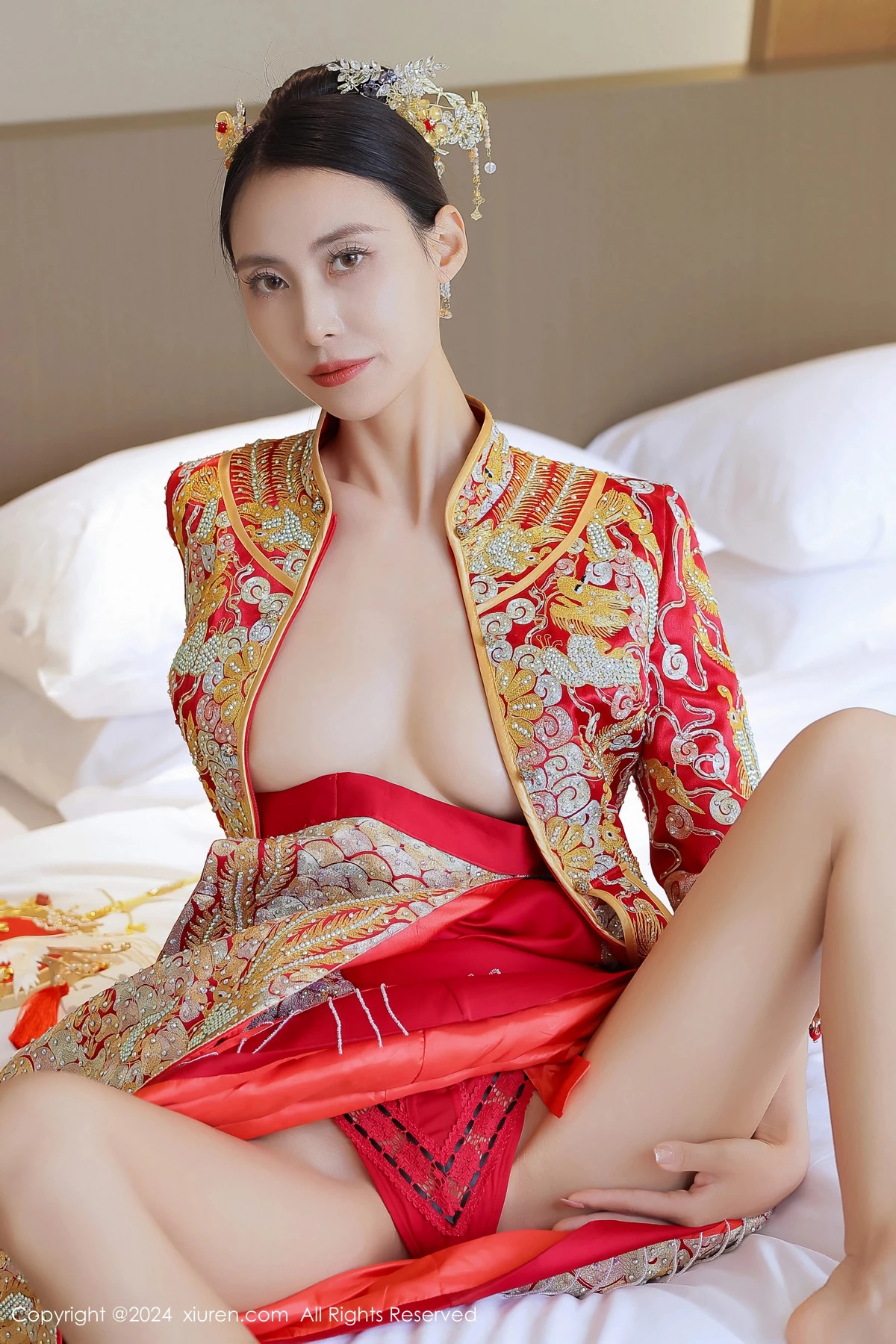 [[XiuRen秀人网]秀人网]No.8534_模特Lingyu69新娘主题性感红色中式新娘服饰秀惹火身段诱惑写真77P