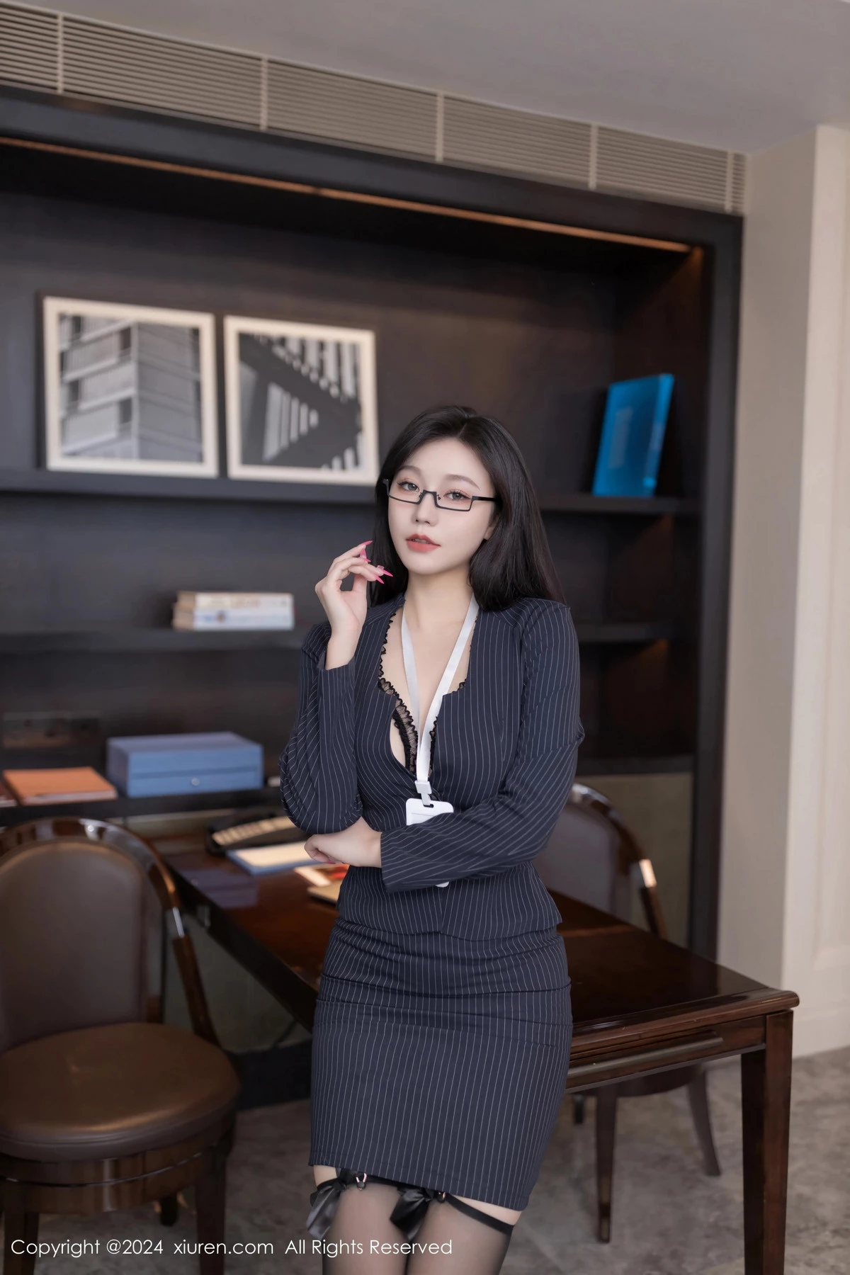 [[XiuRen秀人网]秀人网]No.8537_模特安然anran性感OL制服露黑色蕾丝内衣配黑丝袜惹火诱惑写真80P