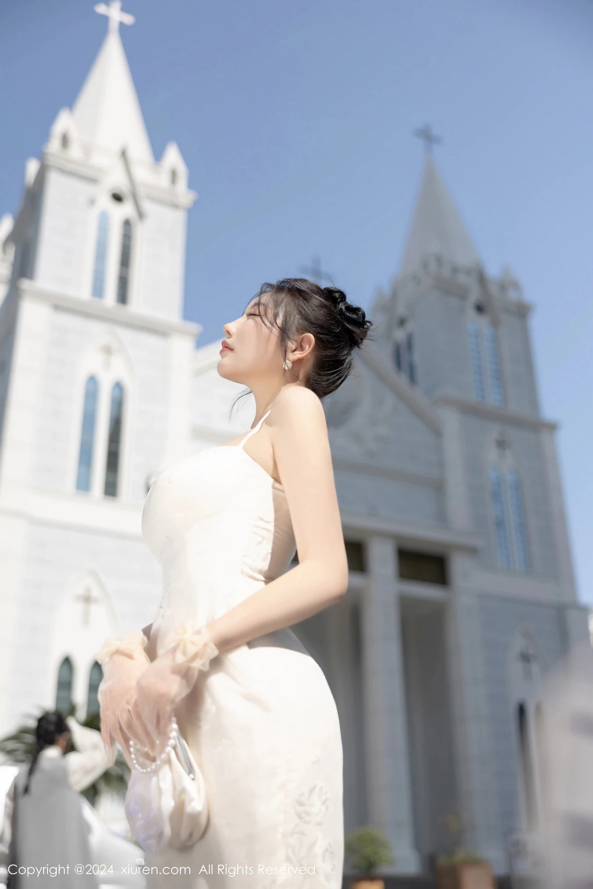 [[XiuRen秀人网]秀人网]No.8538_女神杨晨晨Yome性感白色连衣裙配白色丝袜秀完美身材诱惑写真81P