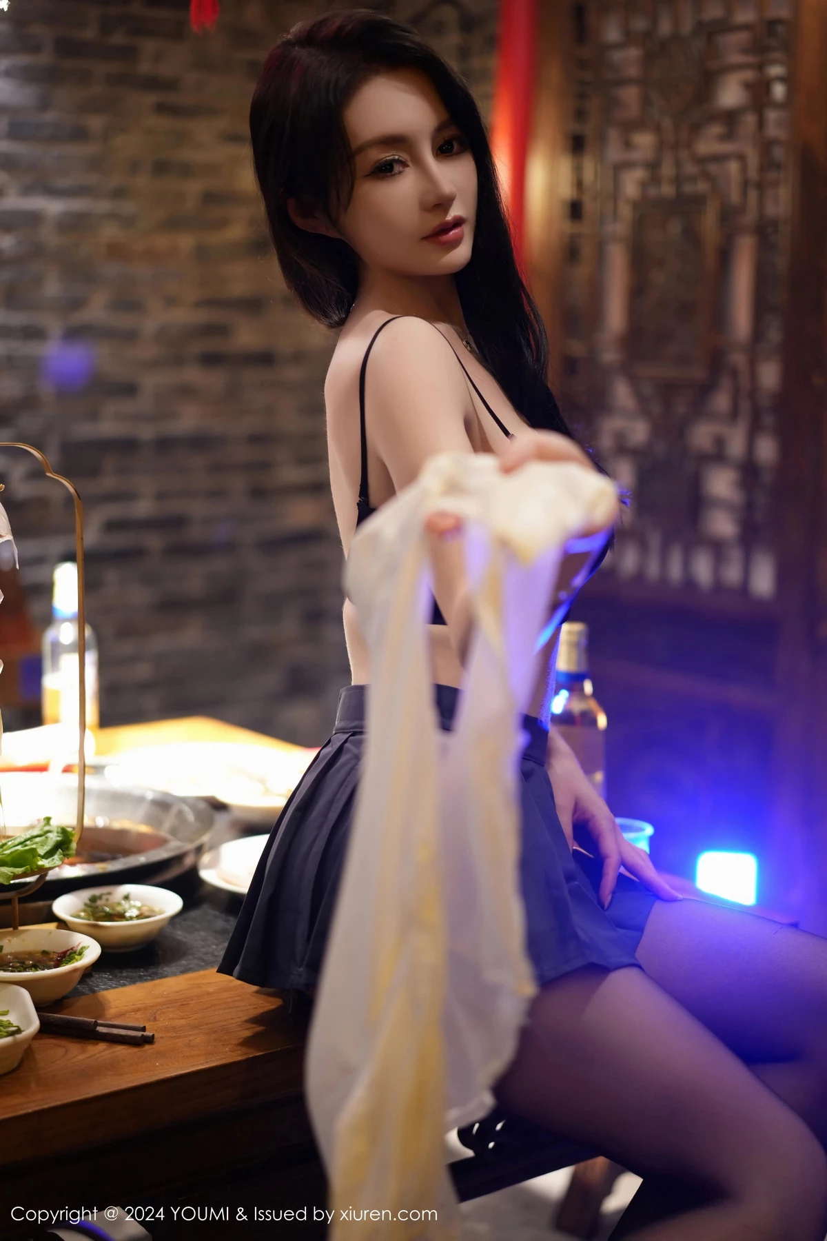 [YouMi尤蜜荟]Vol.1062_模特林幼一性感JK制服露黑色内衣配超薄黑丝秀完美身材诱惑写真70P